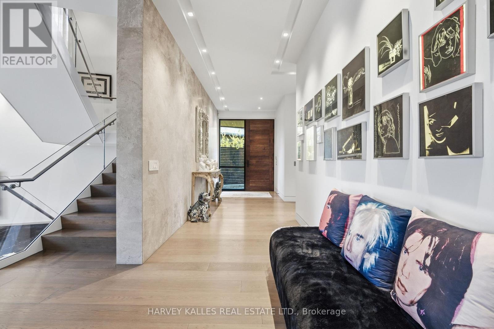 43 Hillholm Road, Toronto, Ontario  M5P 1M4 - Photo 4 - C13142106