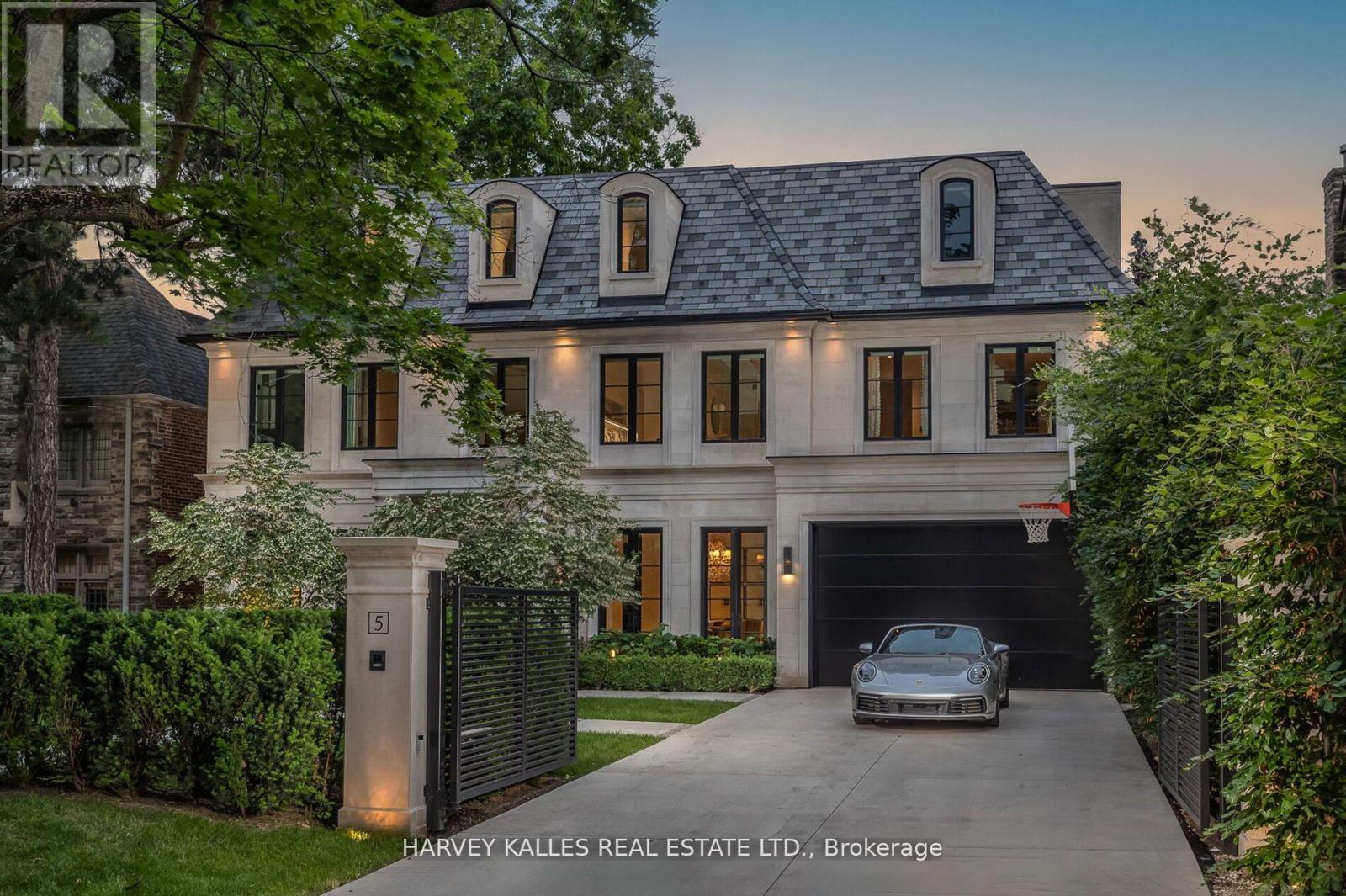 5 DEWBOURNE AVENUE, Toronto, Ontario