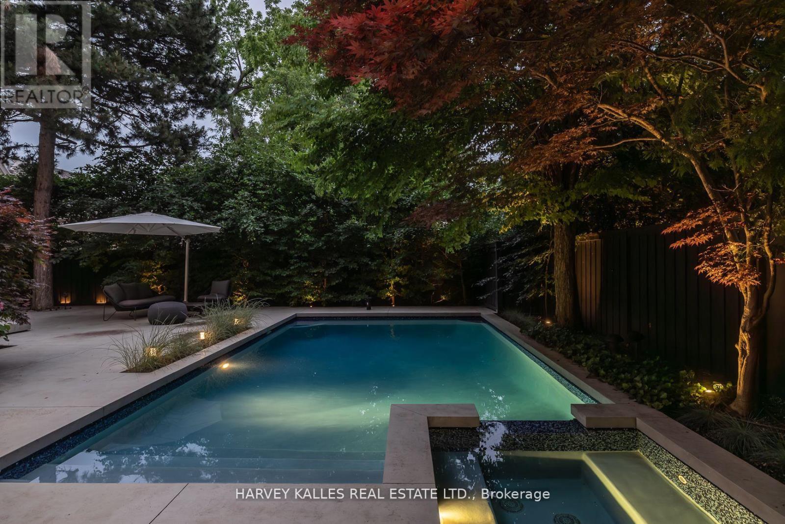 5 Dewbourne Avenue, Toronto, Ontario  M5P 1Z1 - Photo 2 - C13142424