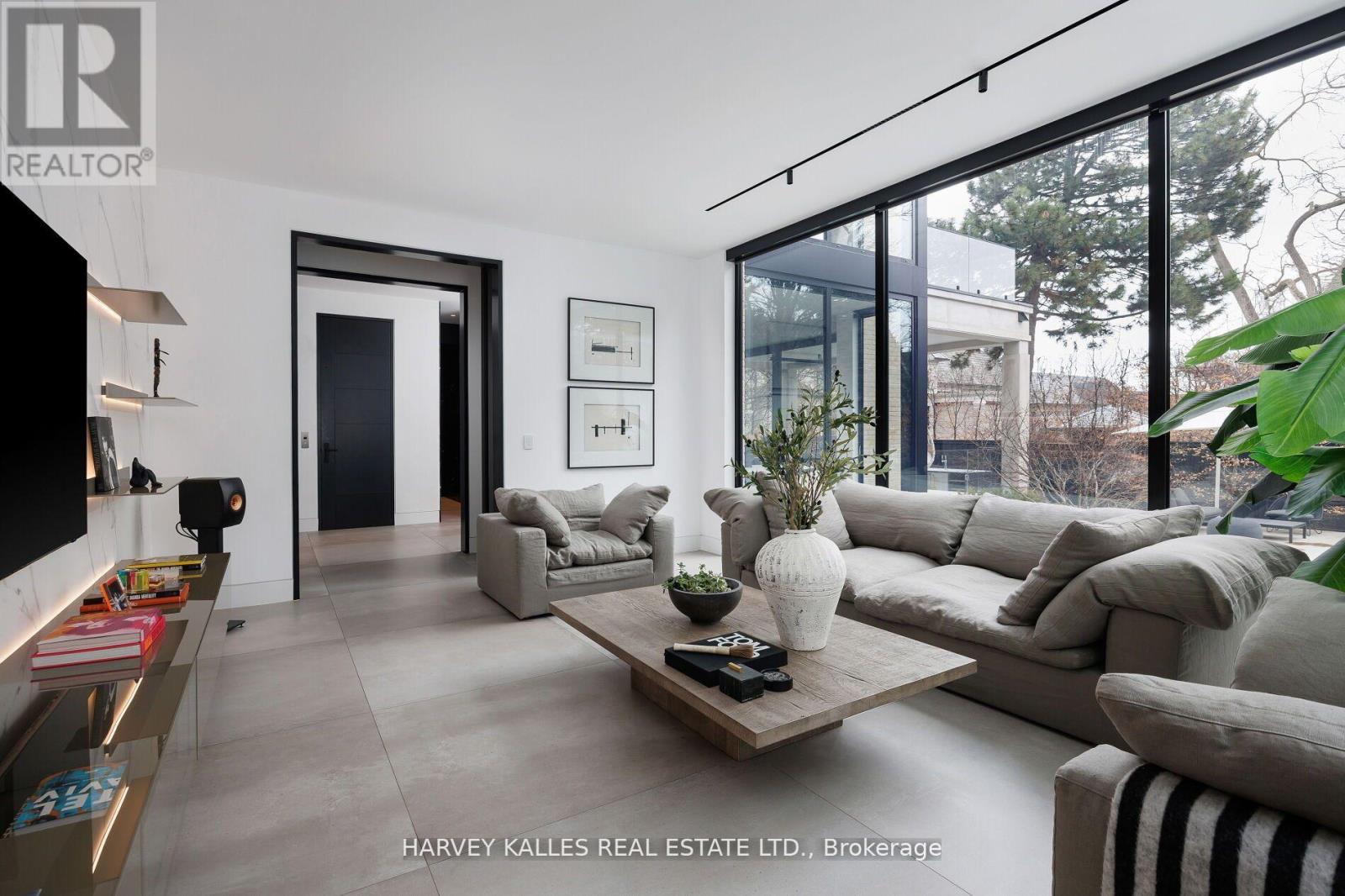 5 Dewbourne Avenue, Toronto, Ontario  M5P 1Z1 - Photo 20 - C13142424