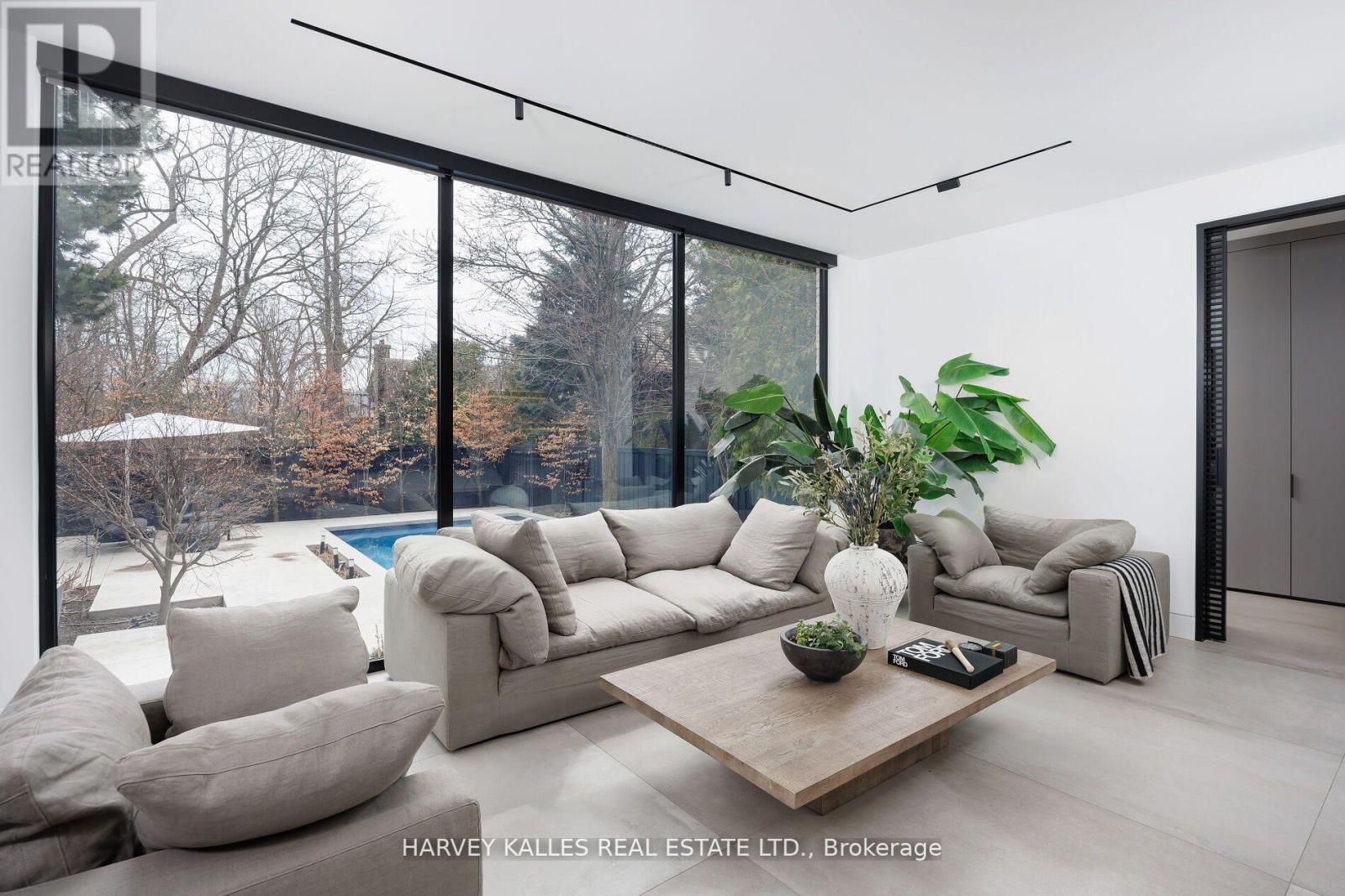 5 Dewbourne Avenue, Toronto, Ontario  M5P 1Z1 - Photo 22 - C13142424