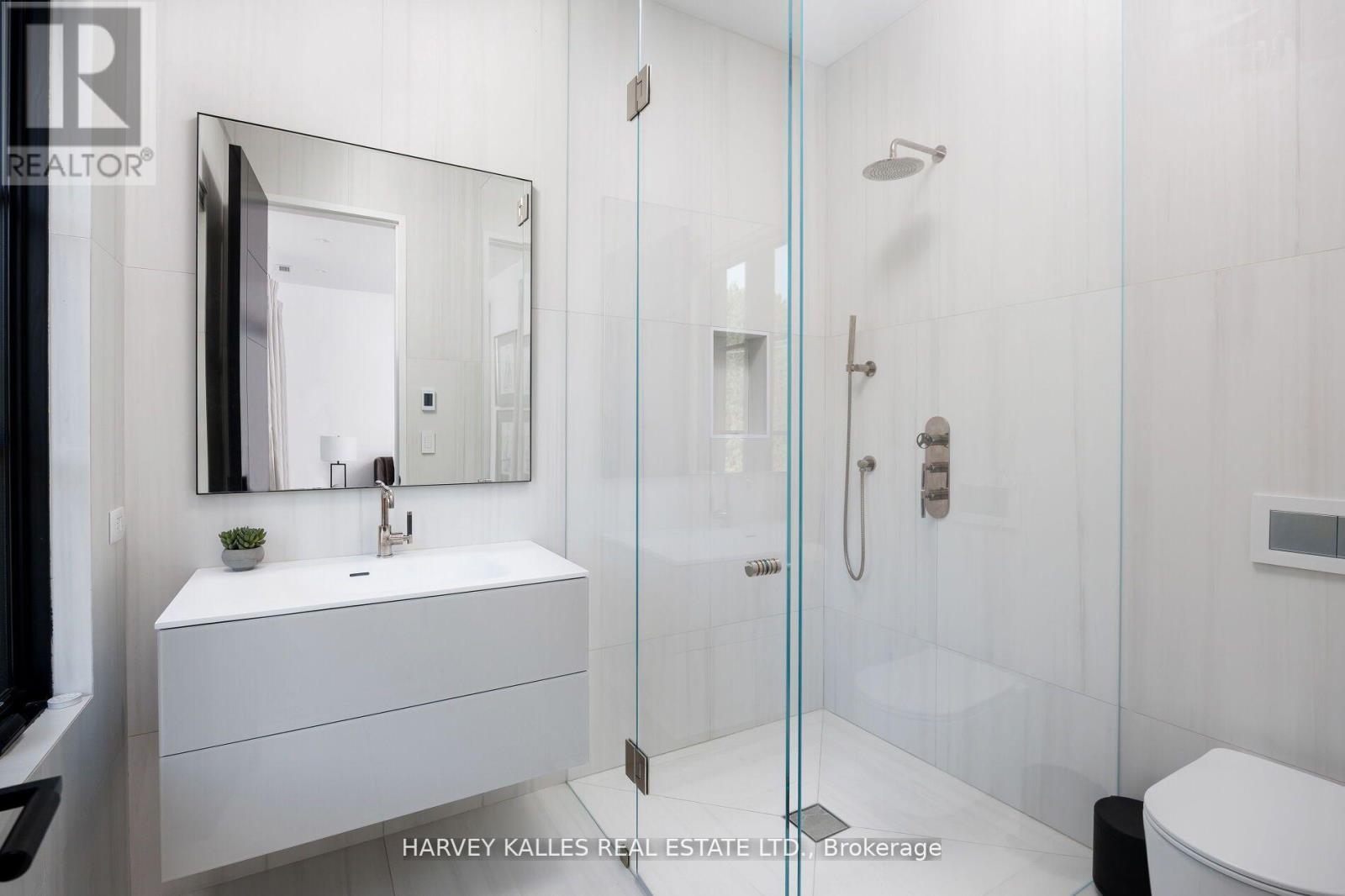 5 Dewbourne Avenue, Toronto, Ontario  M5P 1Z1 - Photo 34 - C13142424