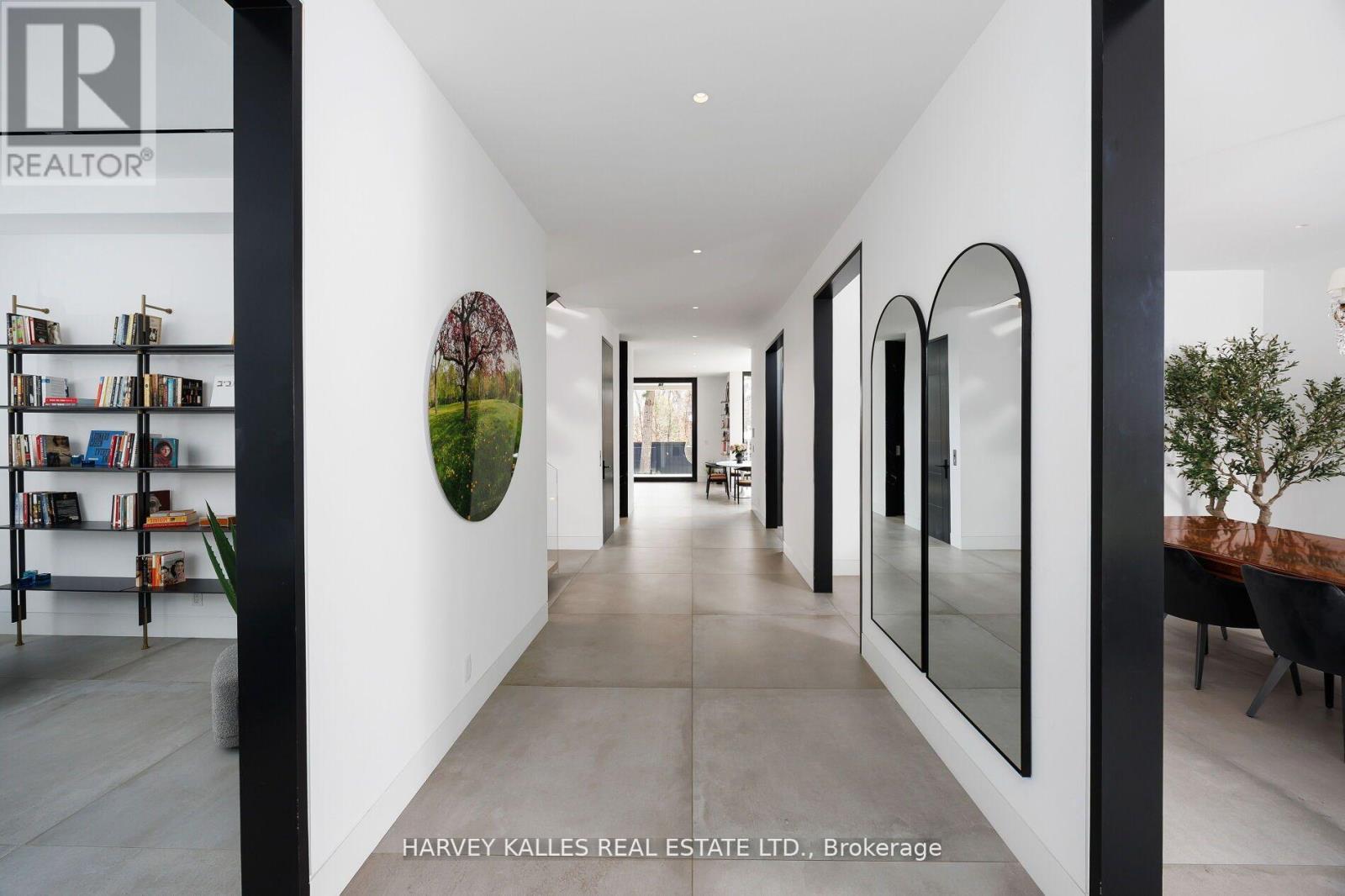 5 Dewbourne Avenue, Toronto, Ontario  M5P 1Z1 - Photo 4 - C13142424