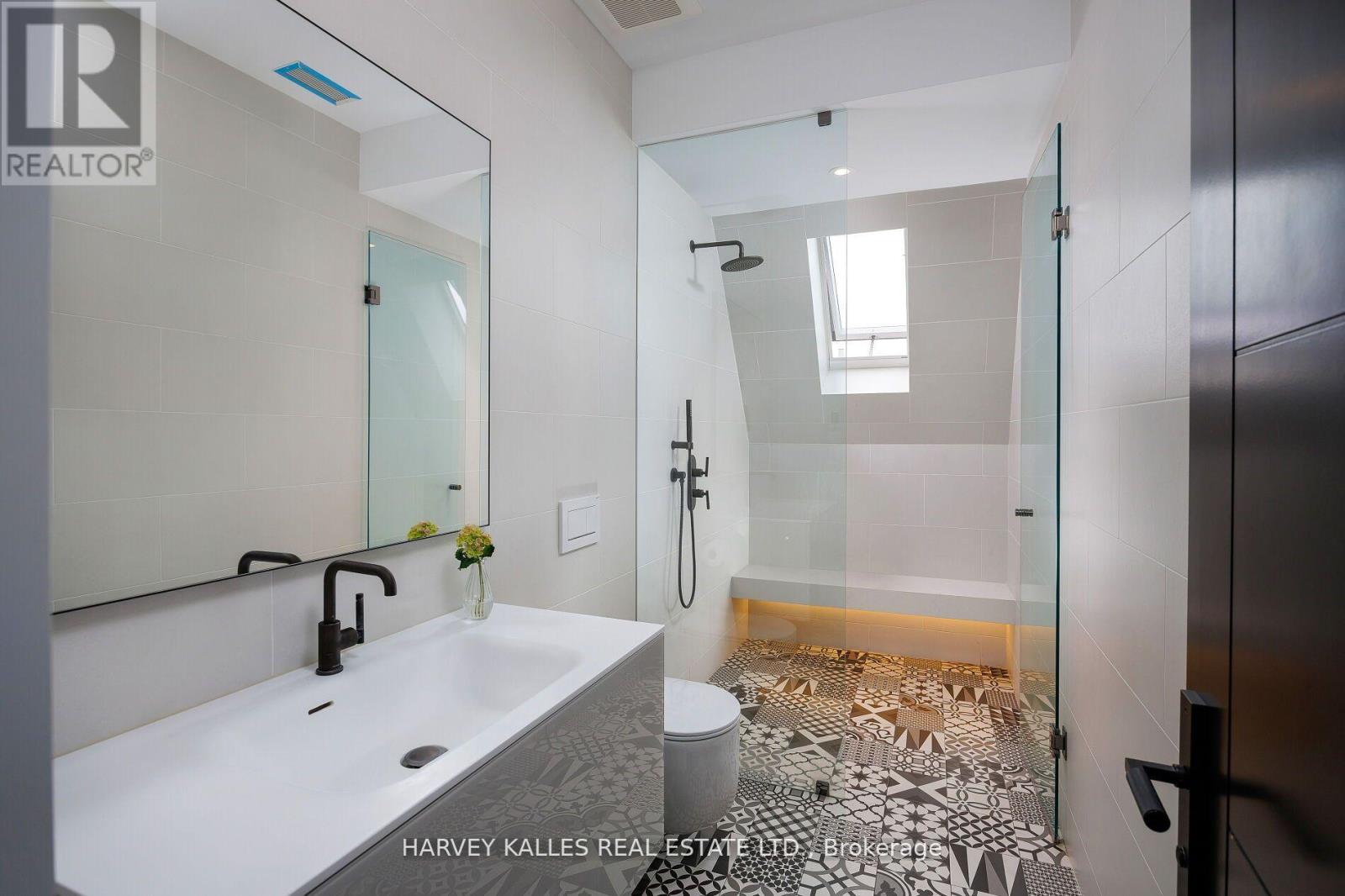 5 Dewbourne Avenue, Toronto, Ontario  M5P 1Z1 - Photo 41 - C13142424