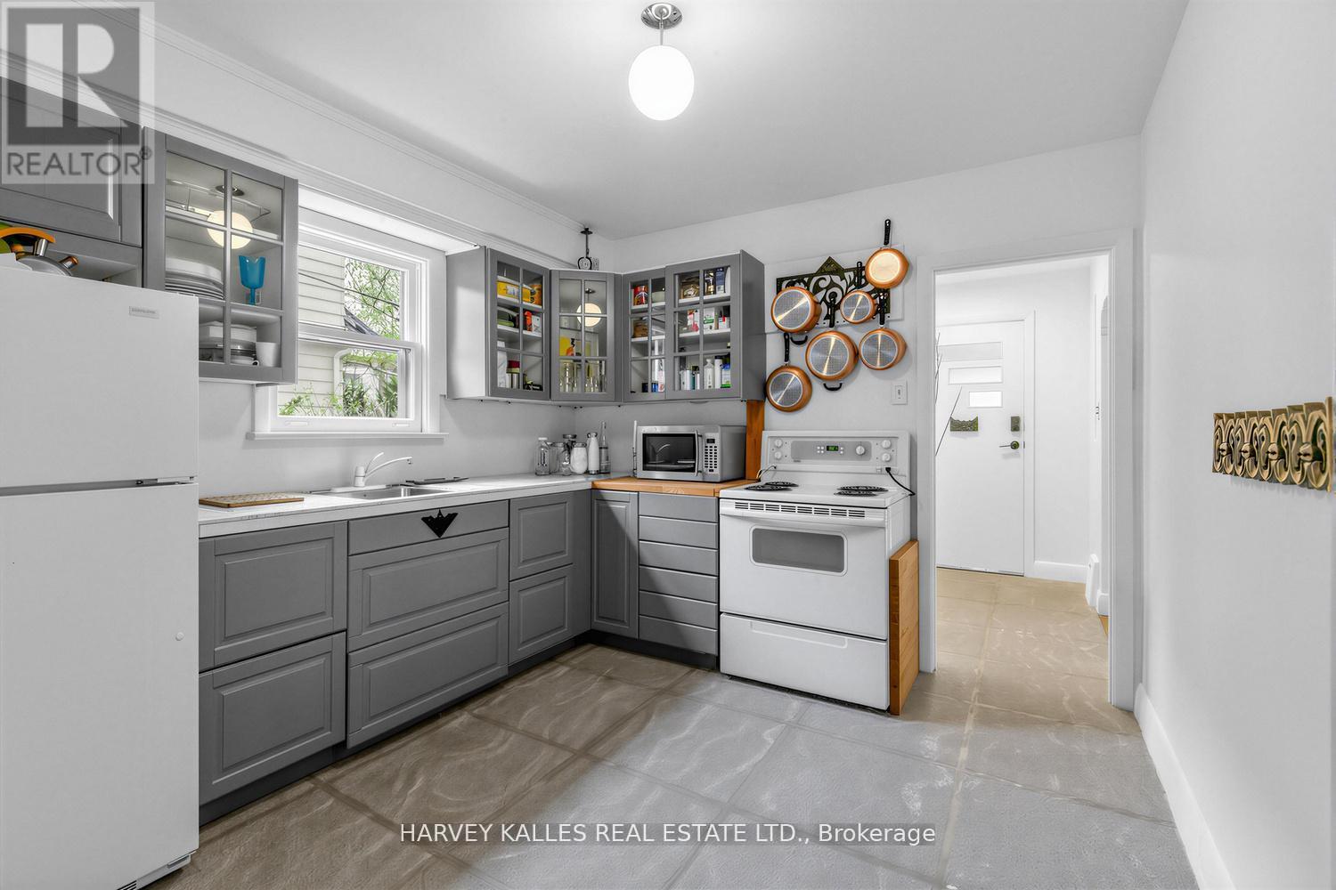 246 Burnett Avenue, Toronto, Ontario  M2N 1V8 - Photo 10 - C13148476