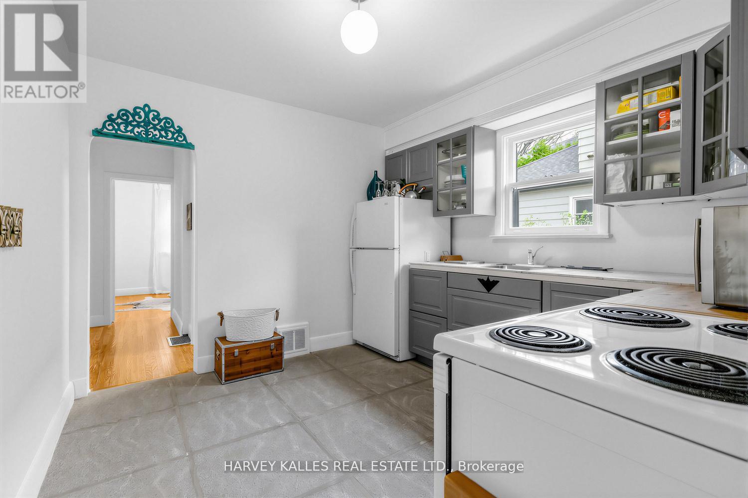 246 Burnett Avenue, Toronto, Ontario  M2N 1V8 - Photo 12 - C13148476