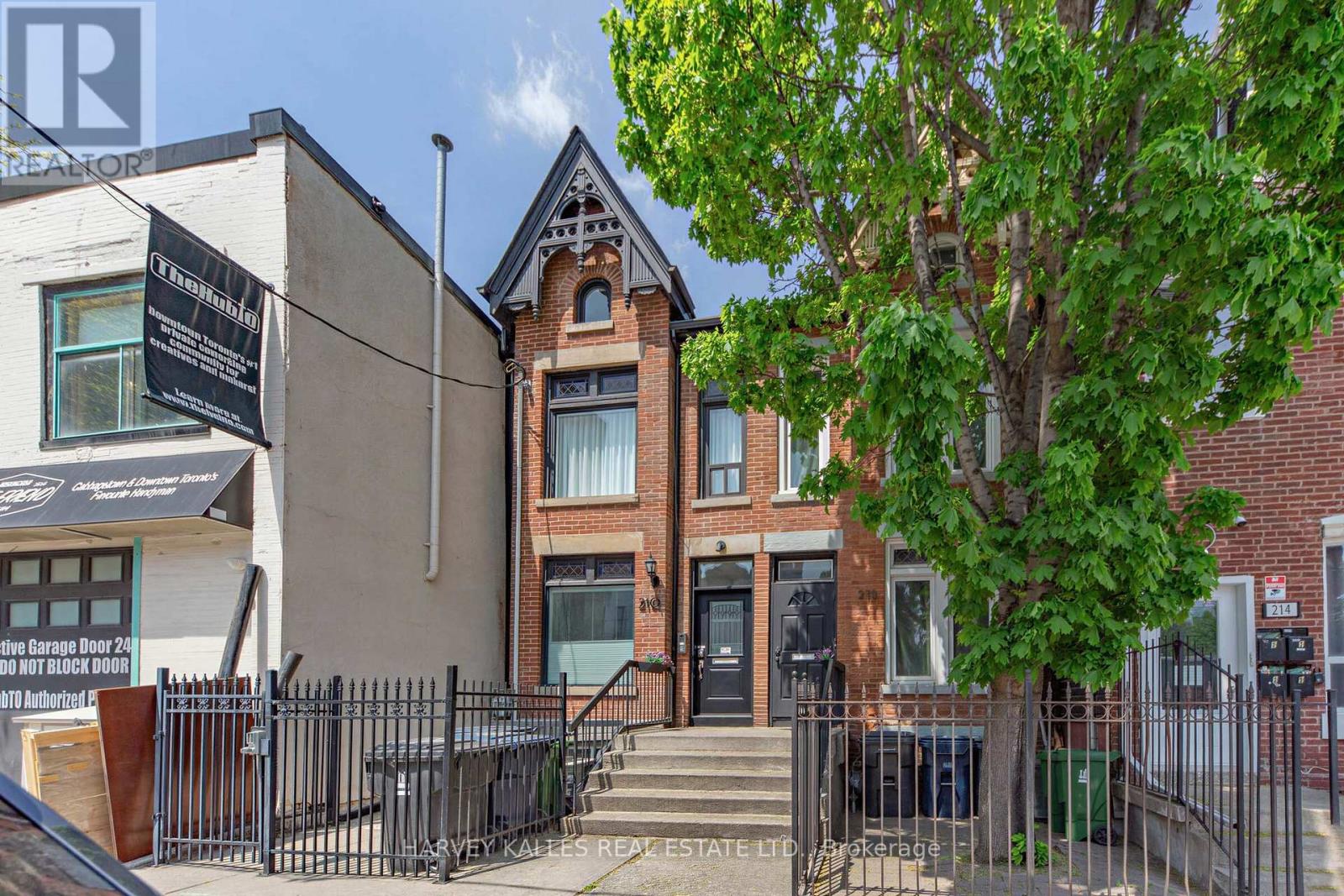 210 Gerrard Street E, Toronto, Ontario M5A 2E6 - Photo 2 - C13152164