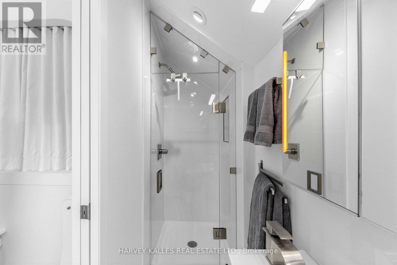 210 Gerrard Street E, Toronto, Ontario M5A 2E6 - Photo 24 - C13152164
