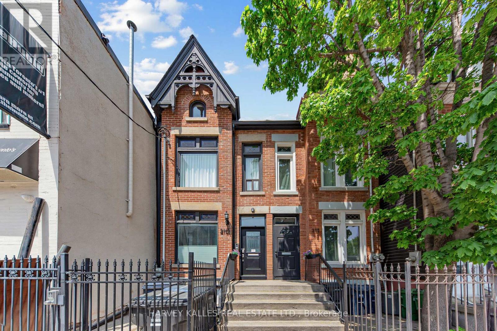 210 GERRARD STREET E, Toronto, Ontario