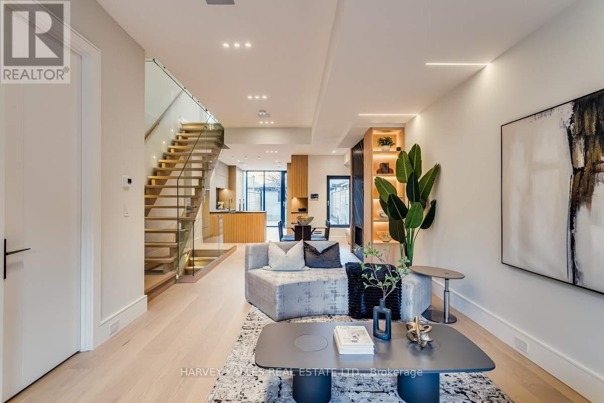 179 Palmerston Avenue, Toronto, Ontario  M6J 2J3 - Photo 6 - C13155380
