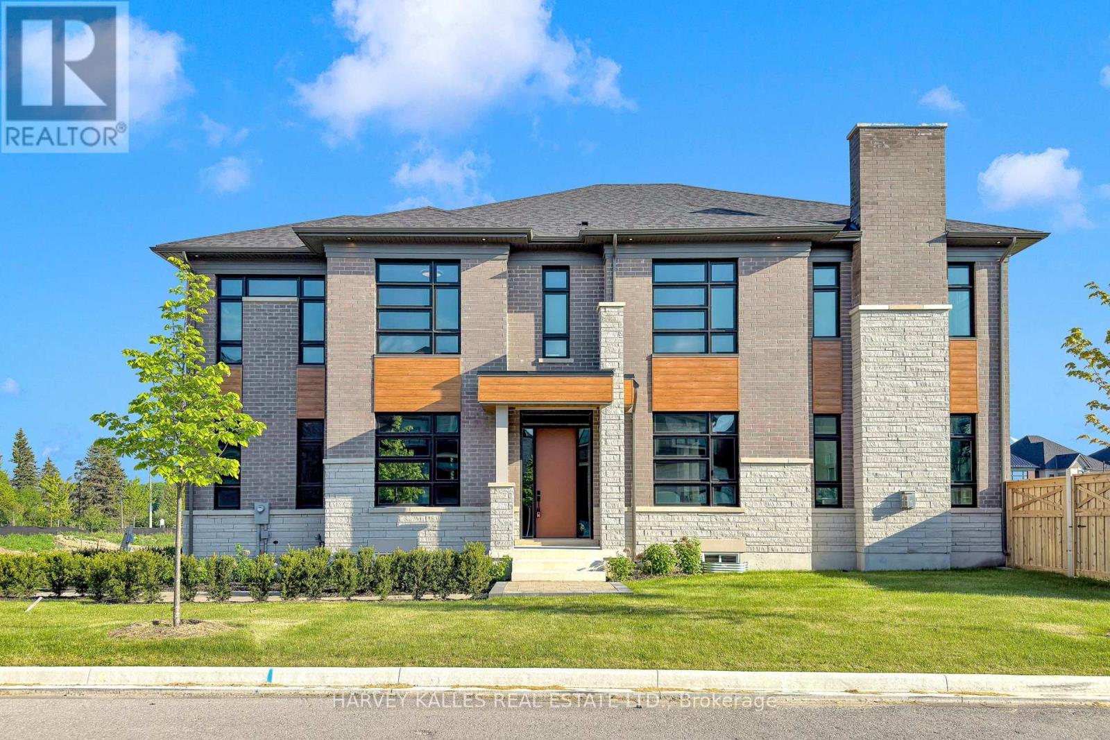 107 WINTHROP CRESCENT, Vaughan, Ontario