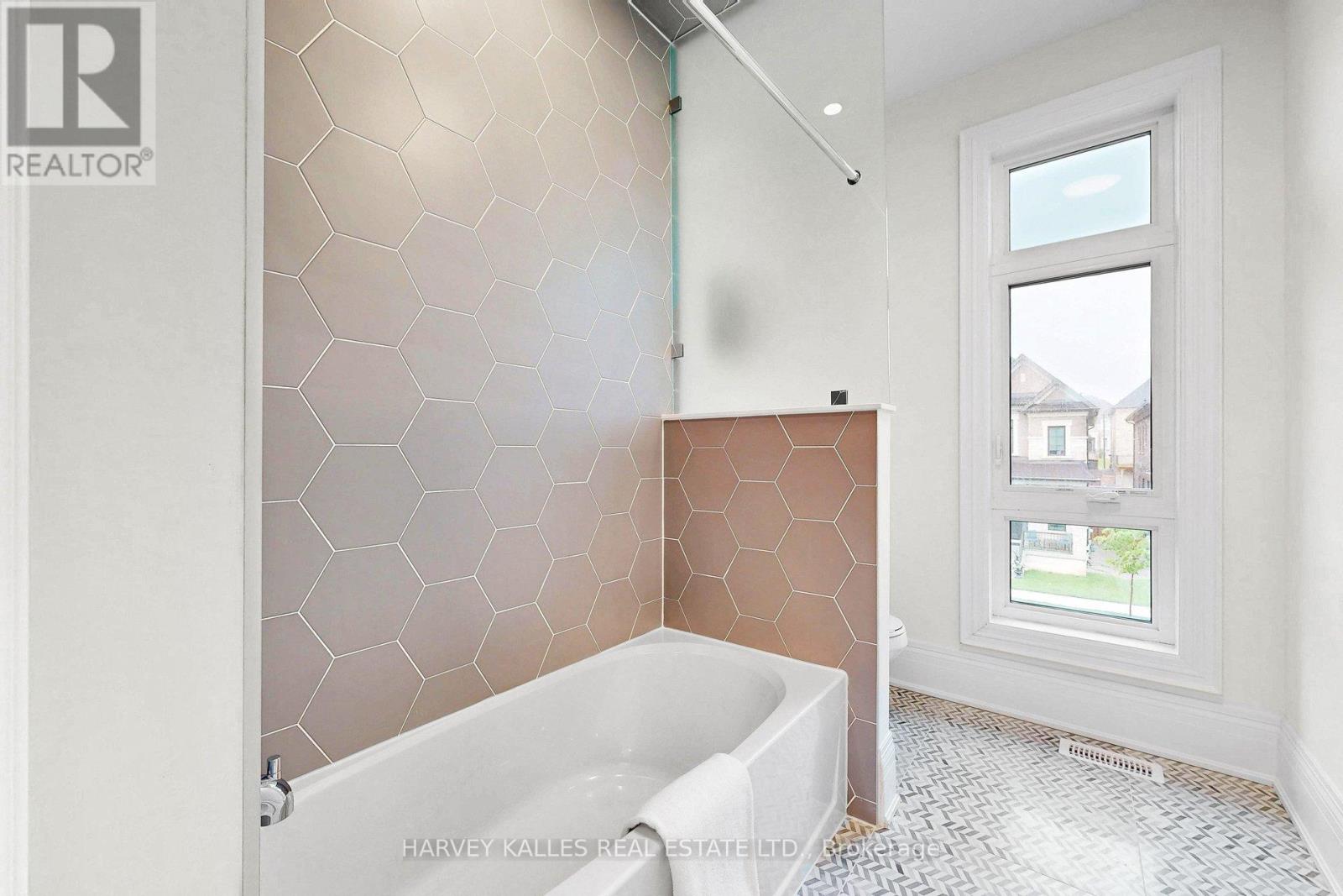 107 Winthrop Crescent, Vaughan, Ontario  L3L 0E5 - Photo 28 - N13171452