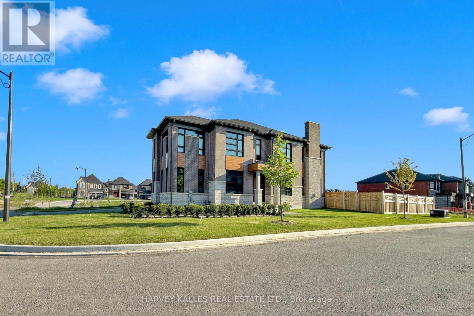 107 Winthrop Crescent, Vaughan, Ontario  L3L 0E5 - Photo 4 - N13171452