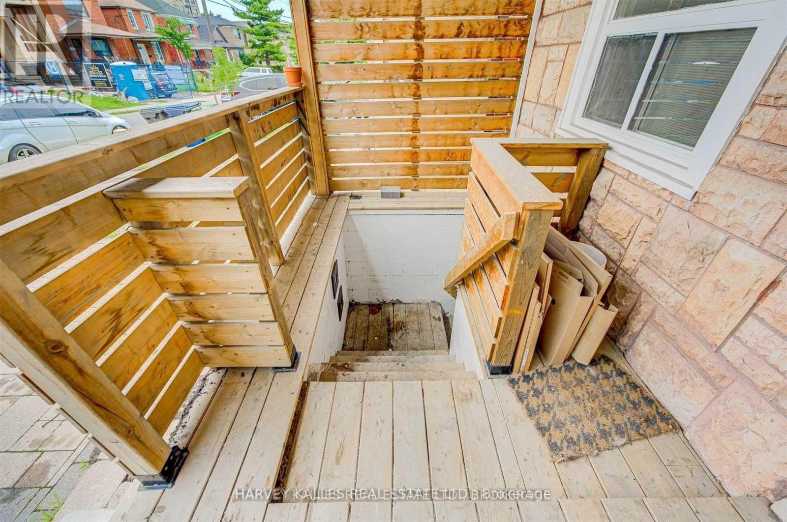 Lower - 184 Cedric Avenue, Toronto, Ontario  M6C 3X8 - Photo 4 - C13172438