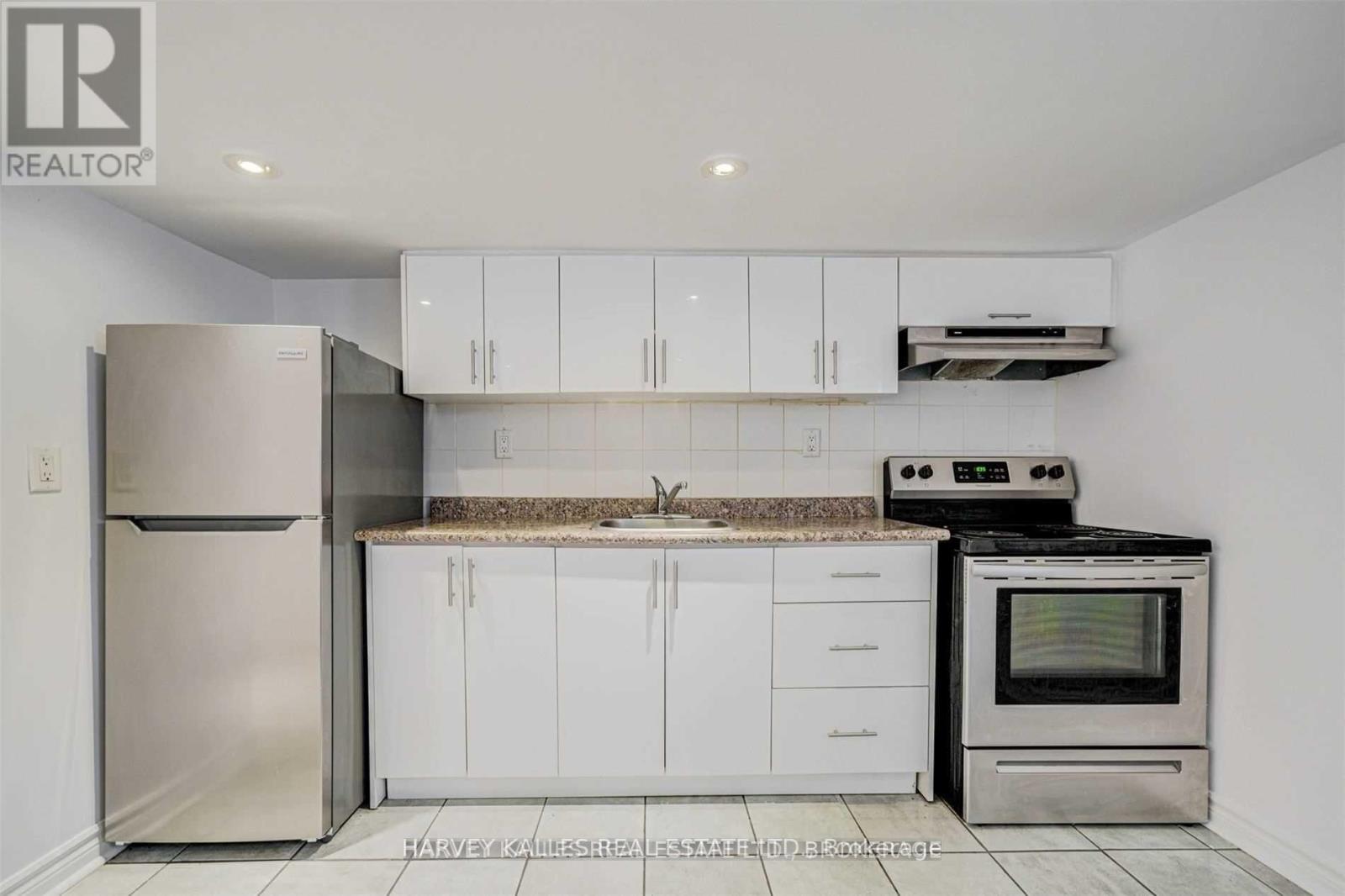 Lower - 184 Cedric Avenue, Toronto, Ontario  M6C 3X8 - Photo 7 - C13172438