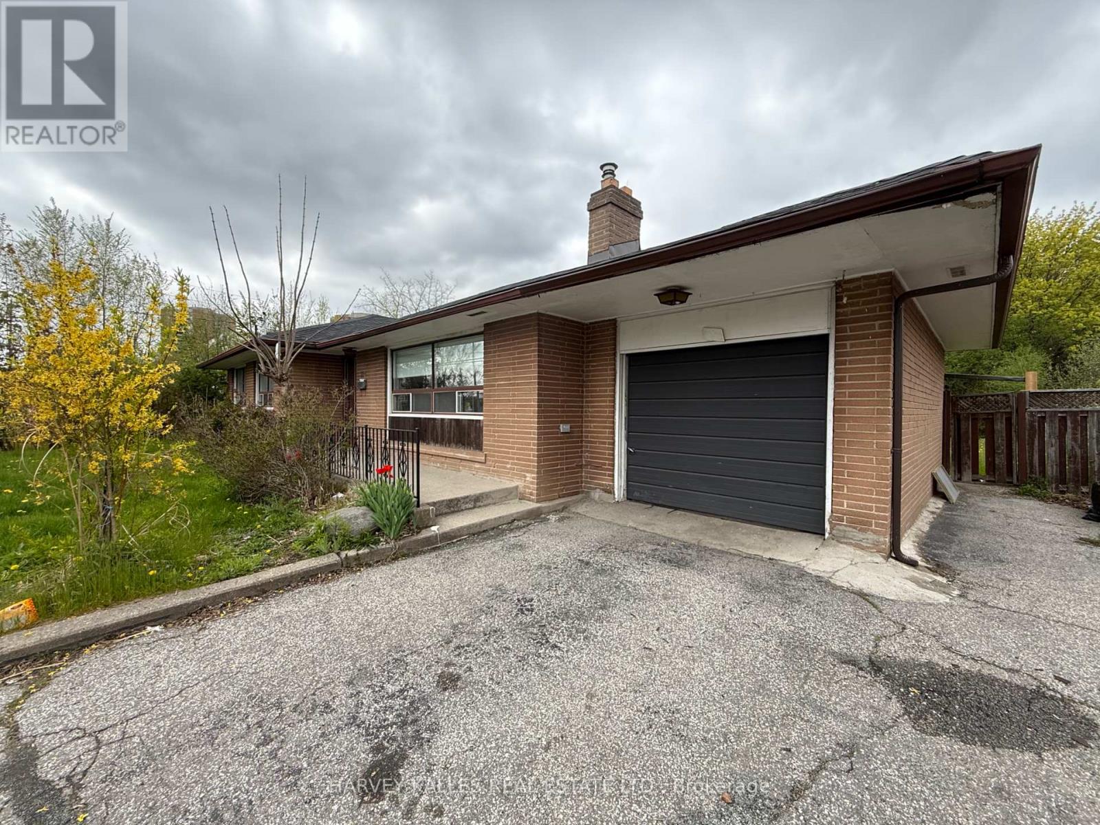 214 Dixon Road, Toronto, Ontario M9P 2M1 - Photo 21 - W13173808