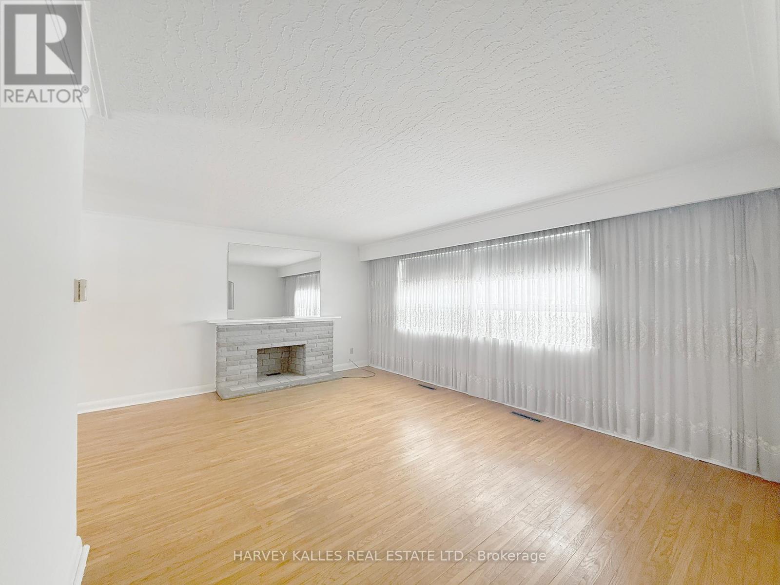 214 Dixon Road, Toronto, Ontario M9P 2M1 - Photo 3 - W13173808
