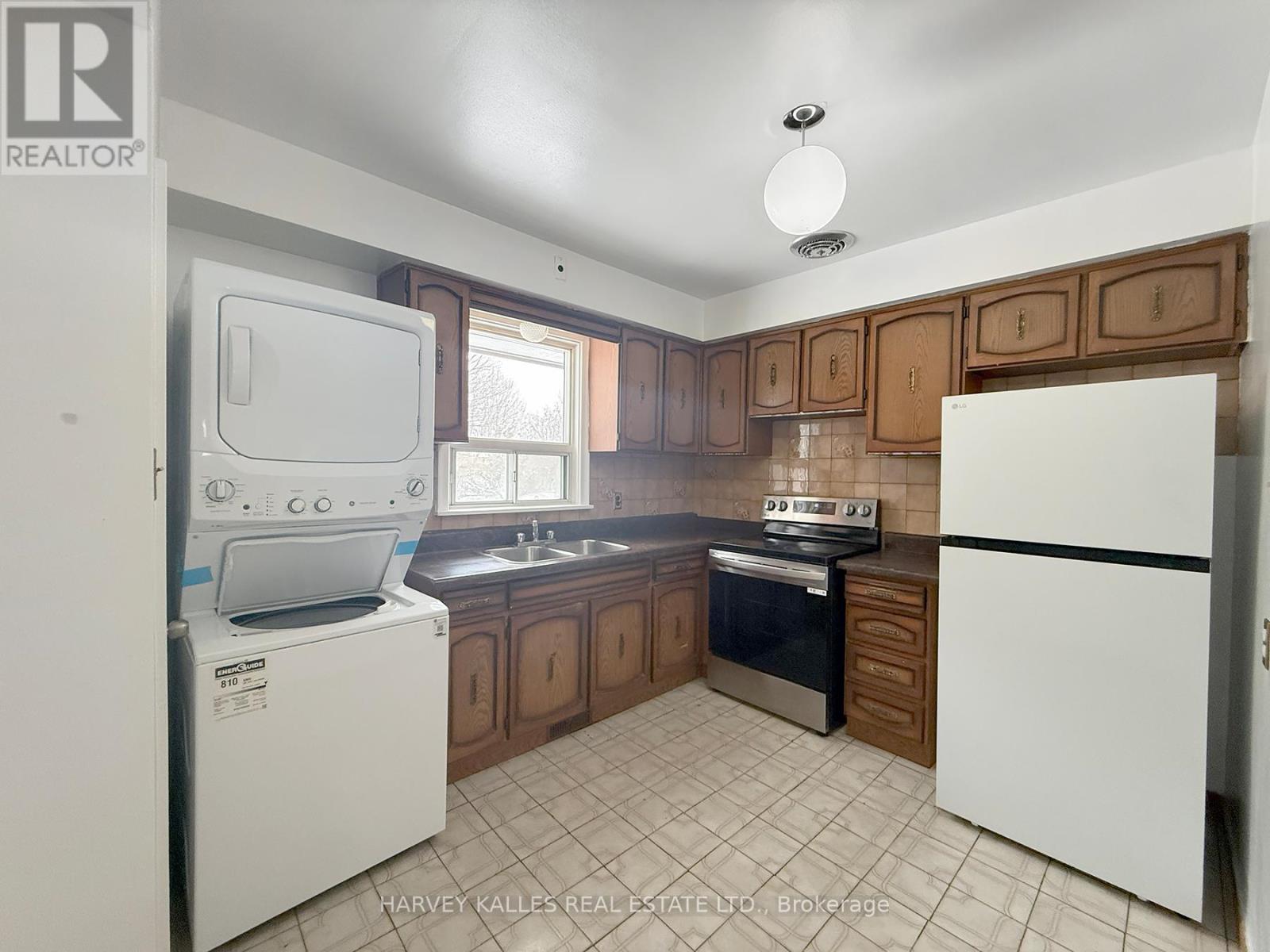 214 Dixon Road, Toronto, Ontario M9P 2M1 - Photo 5 - W13173808