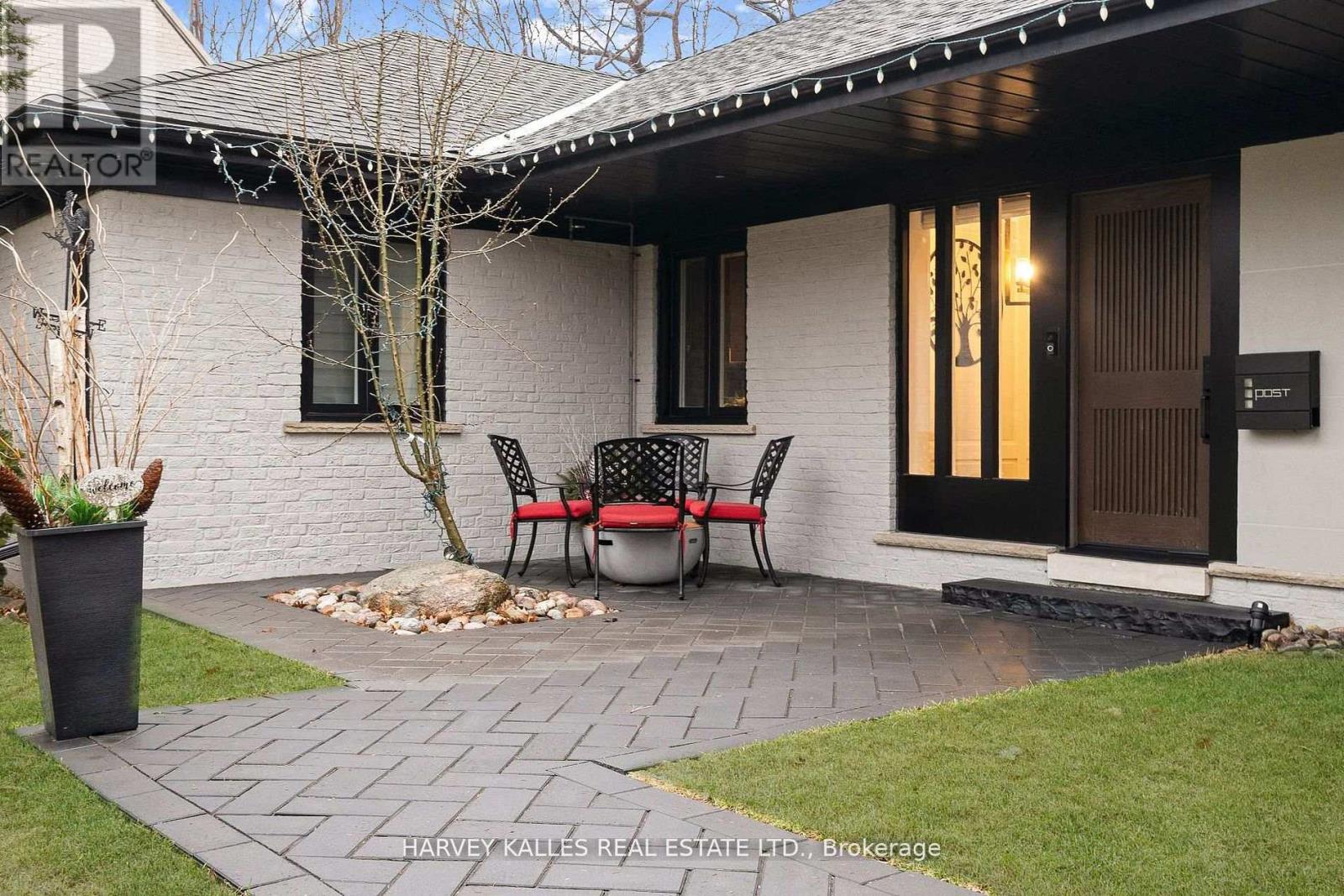 140 Sandringham Drive, Toronto, Ontario  M3H 1E3 - Photo 2 - C13175004