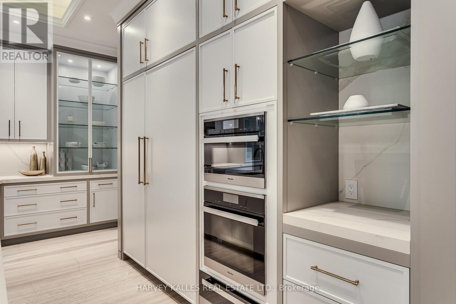 34 Medalist Road, Toronto, Ontario  M2P 1Y5 - Photo 17 - C13207292
