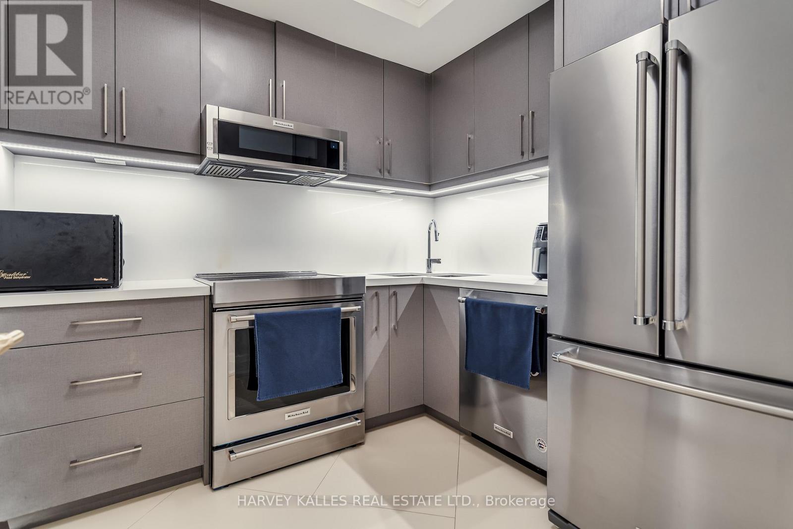 34 Medalist Road, Toronto, Ontario  M2P 1Y5 - Photo 40 - C13207292