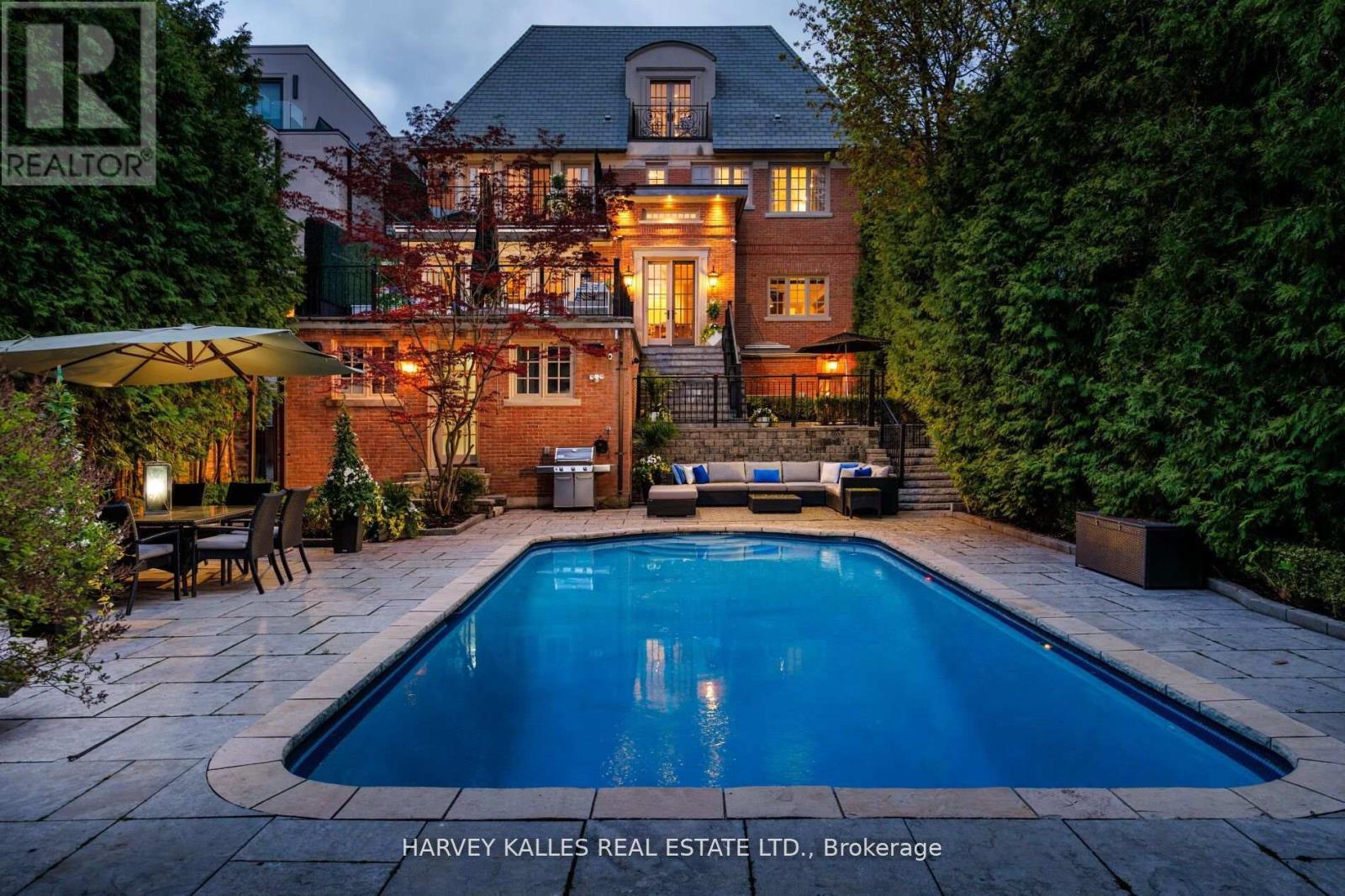 215 Dunvegan Road, Toronto, Ontario M5P 2P2 - Photo 2 - C13211206