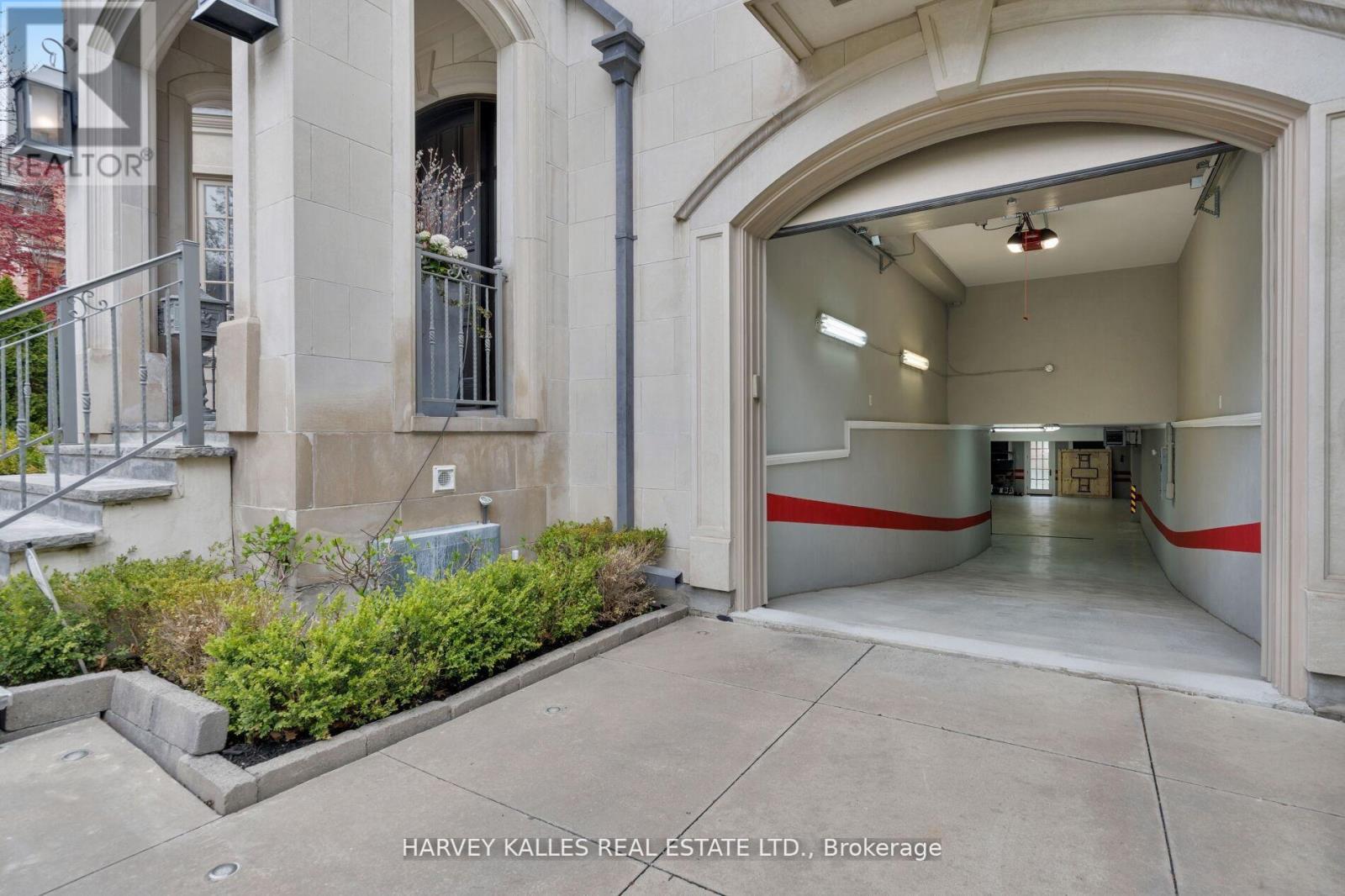 215 Dunvegan Road, Toronto, Ontario M5P 2P2 - Photo 45 - C13211206