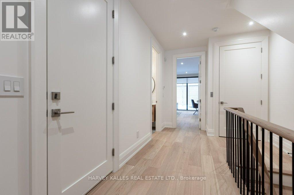 32 Evergreen Gardens, Toronto, Ontario  M4G 1C5 - Photo 4 - C13213682