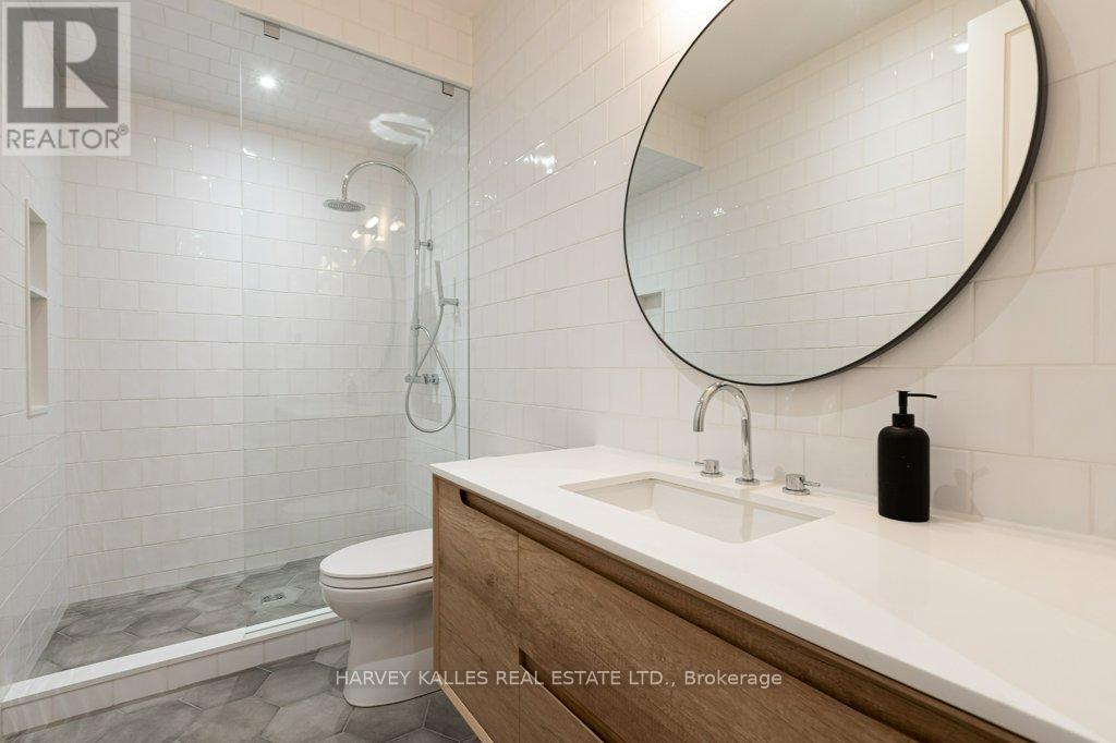 32 Evergreen Gardens, Toronto, Ontario  M4G 1C5 - Photo 6 - C13213682