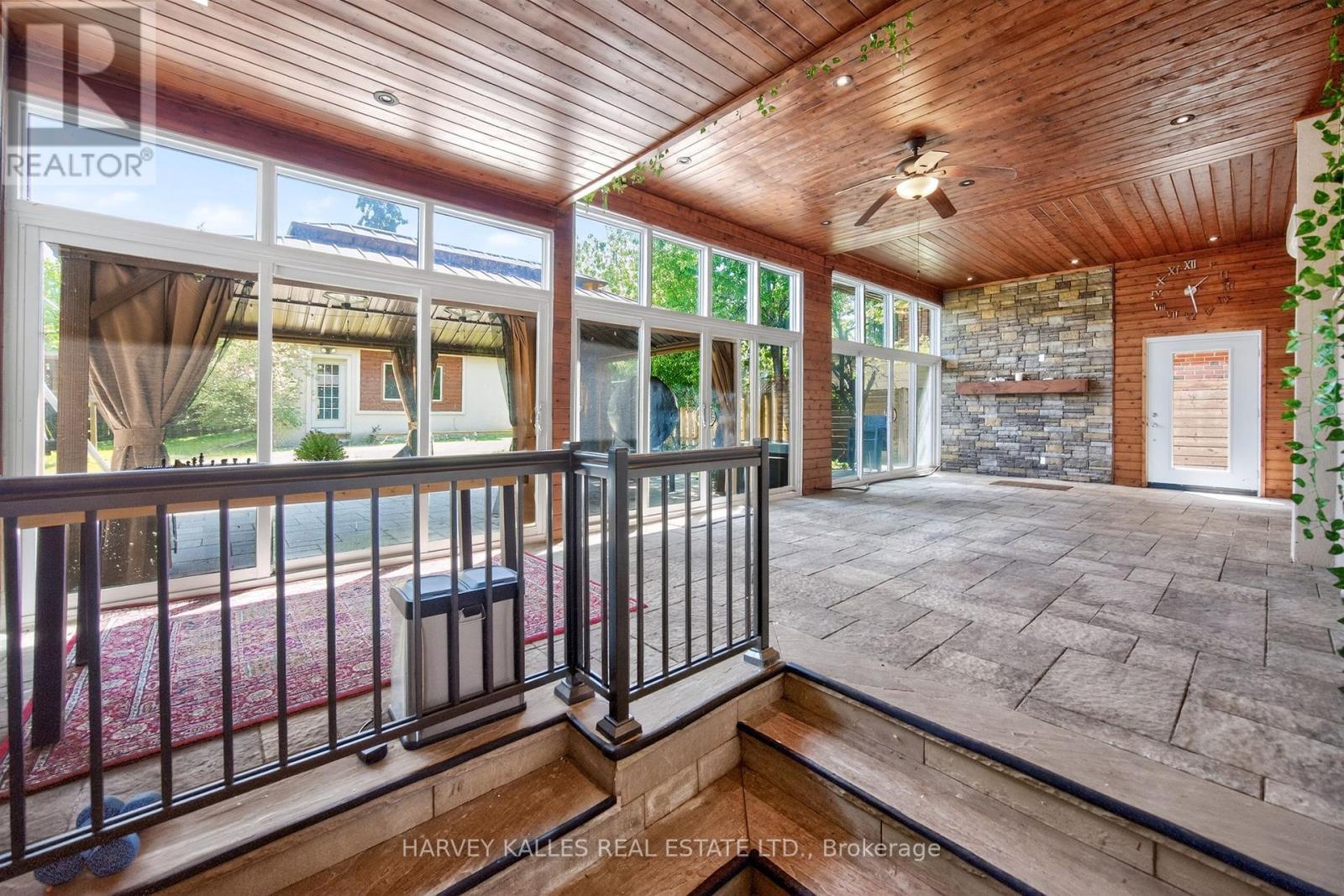 17 Lockheed Boulevard, Toronto, Ontario M9P 2H5 - Photo 13 - W13217294