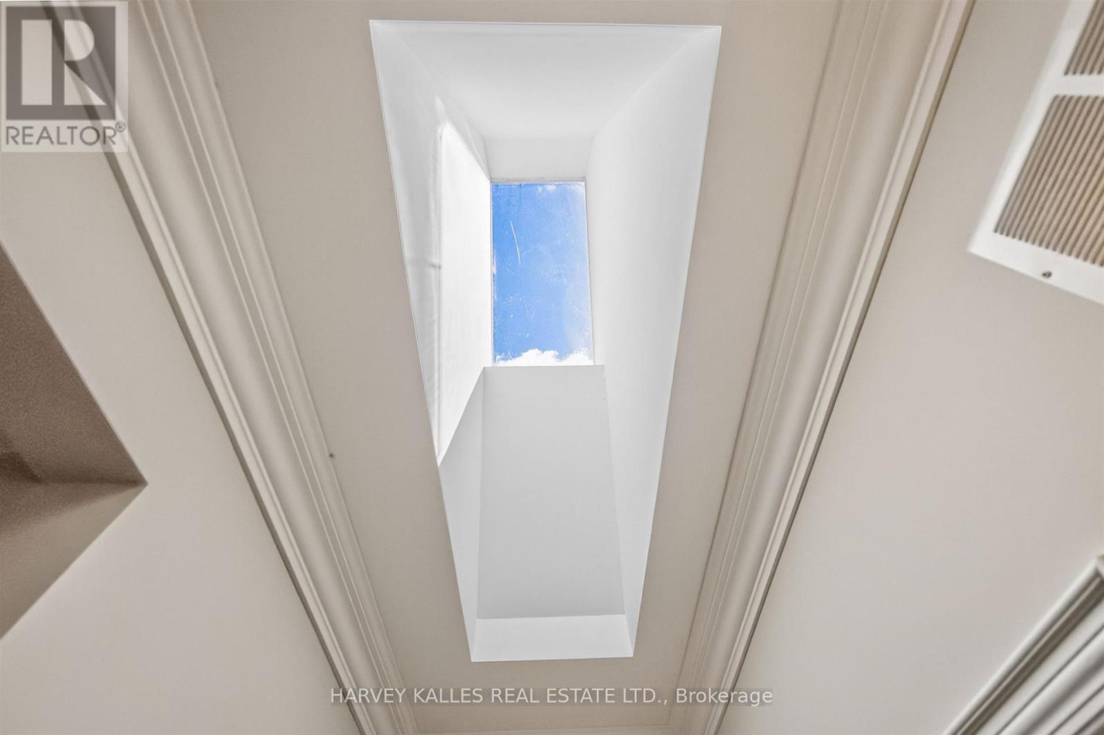 17 Lockheed Boulevard, Toronto, Ontario M9P 2H5 - Photo 18 - W13217294