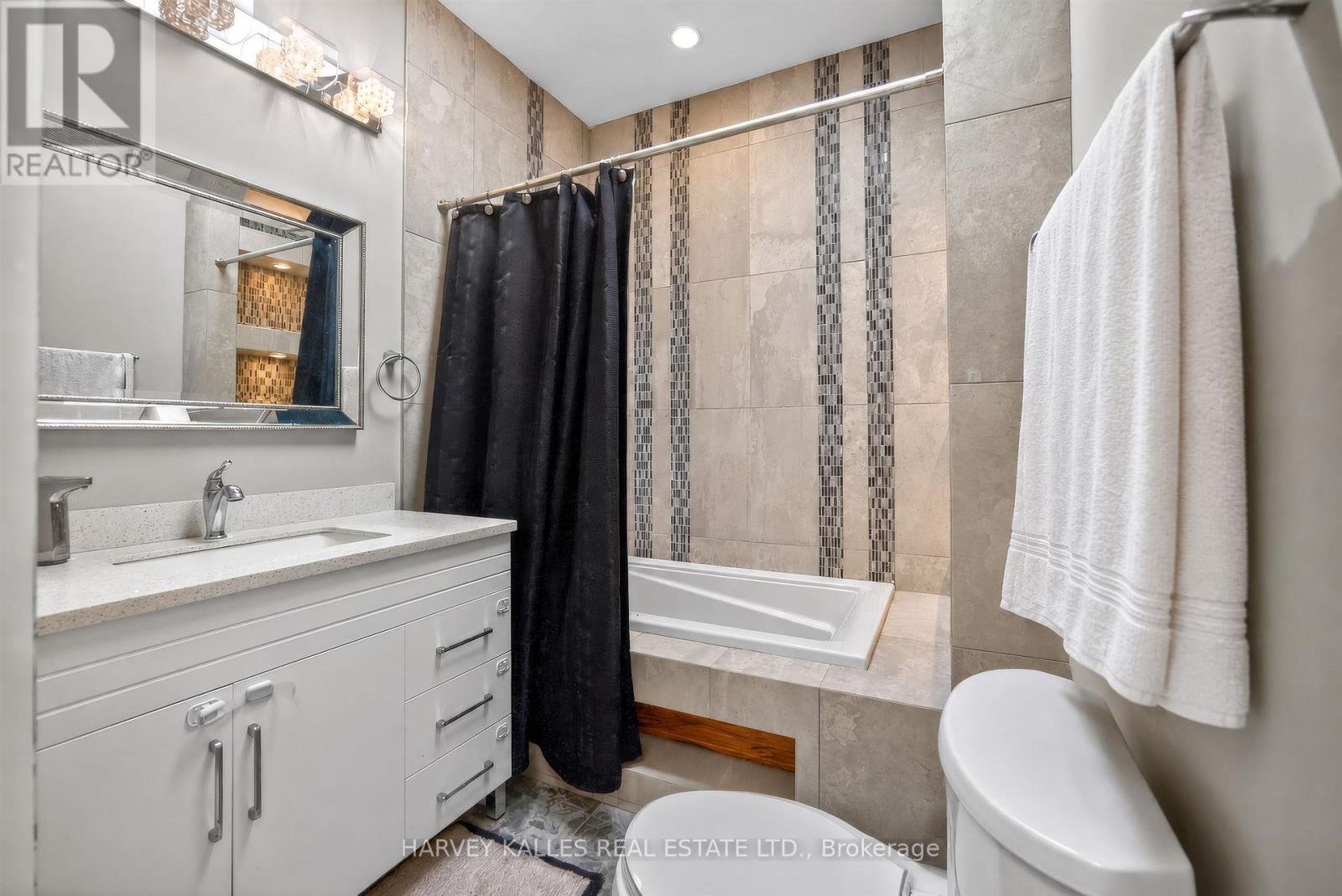 17 Lockheed Boulevard, Toronto, Ontario M9P 2H5 - Photo 28 - W13217294