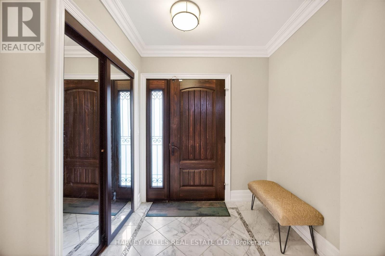 17 Lockheed Boulevard, Toronto, Ontario M9P 2H5 - Photo 3 - W13217294