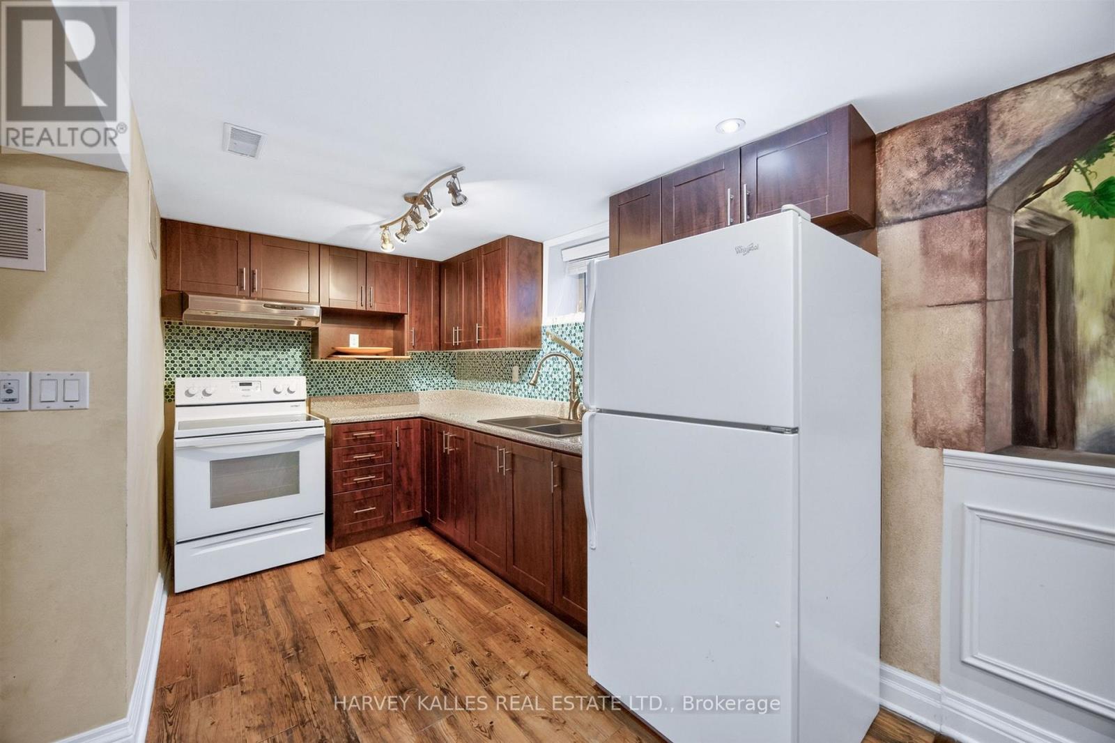 17 Lockheed Boulevard, Toronto, Ontario M9P 2H5 - Photo 33 - W13217294