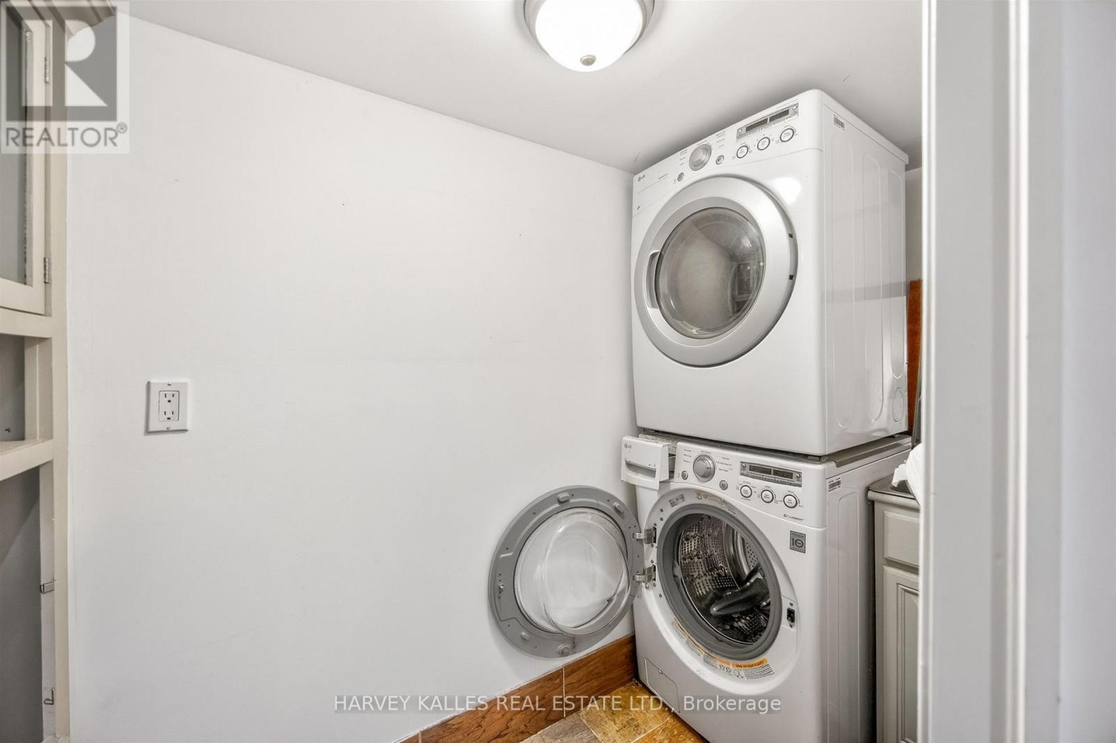 17 Lockheed Boulevard, Toronto, Ontario M9P 2H5 - Photo 36 - W13217294