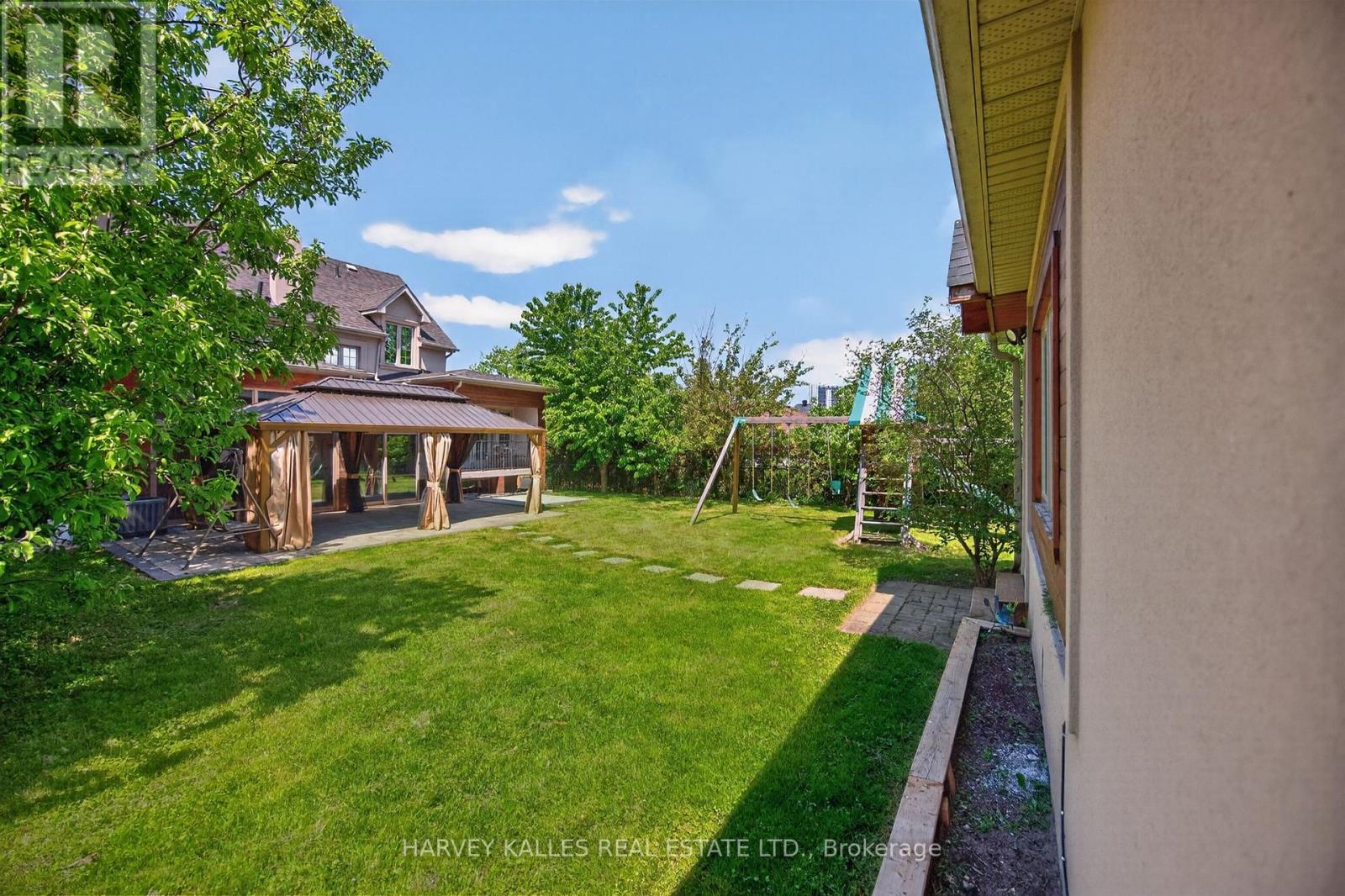 17 Lockheed Boulevard, Toronto, Ontario M9P 2H5 - Photo 40 - W13217294