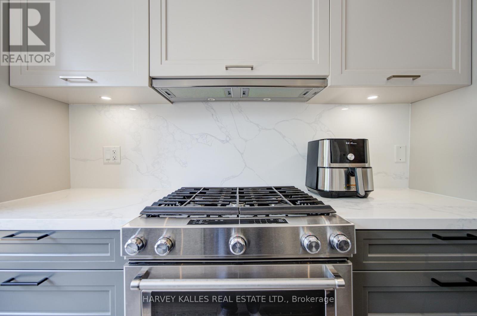 1130a Islington Avenue, Toronto, Ontario  M8Z 0G6 - Photo 11 - W13220416