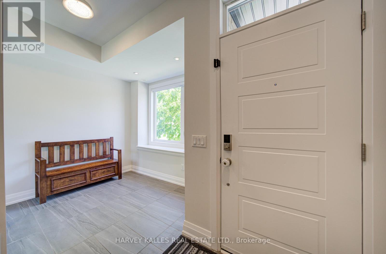 1130a Islington Avenue, Toronto, Ontario  M8Z 0G6 - Photo 2 - W13220416