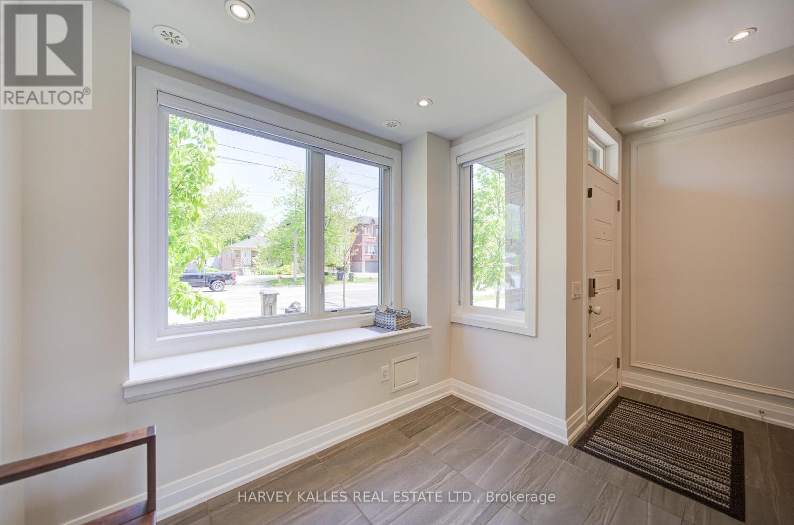 1130a Islington Avenue, Toronto, Ontario  M8Z 0G6 - Photo 3 - W13220416