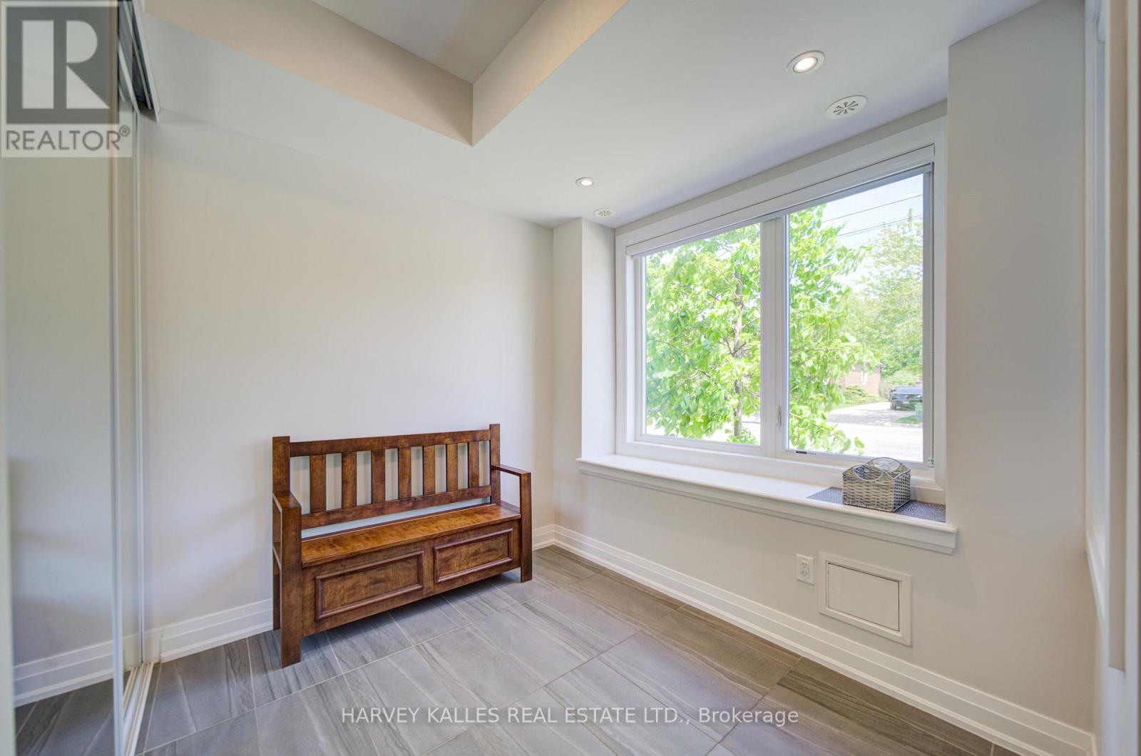 1130a Islington Avenue, Toronto, Ontario  M8Z 0G6 - Photo 4 - W13220416