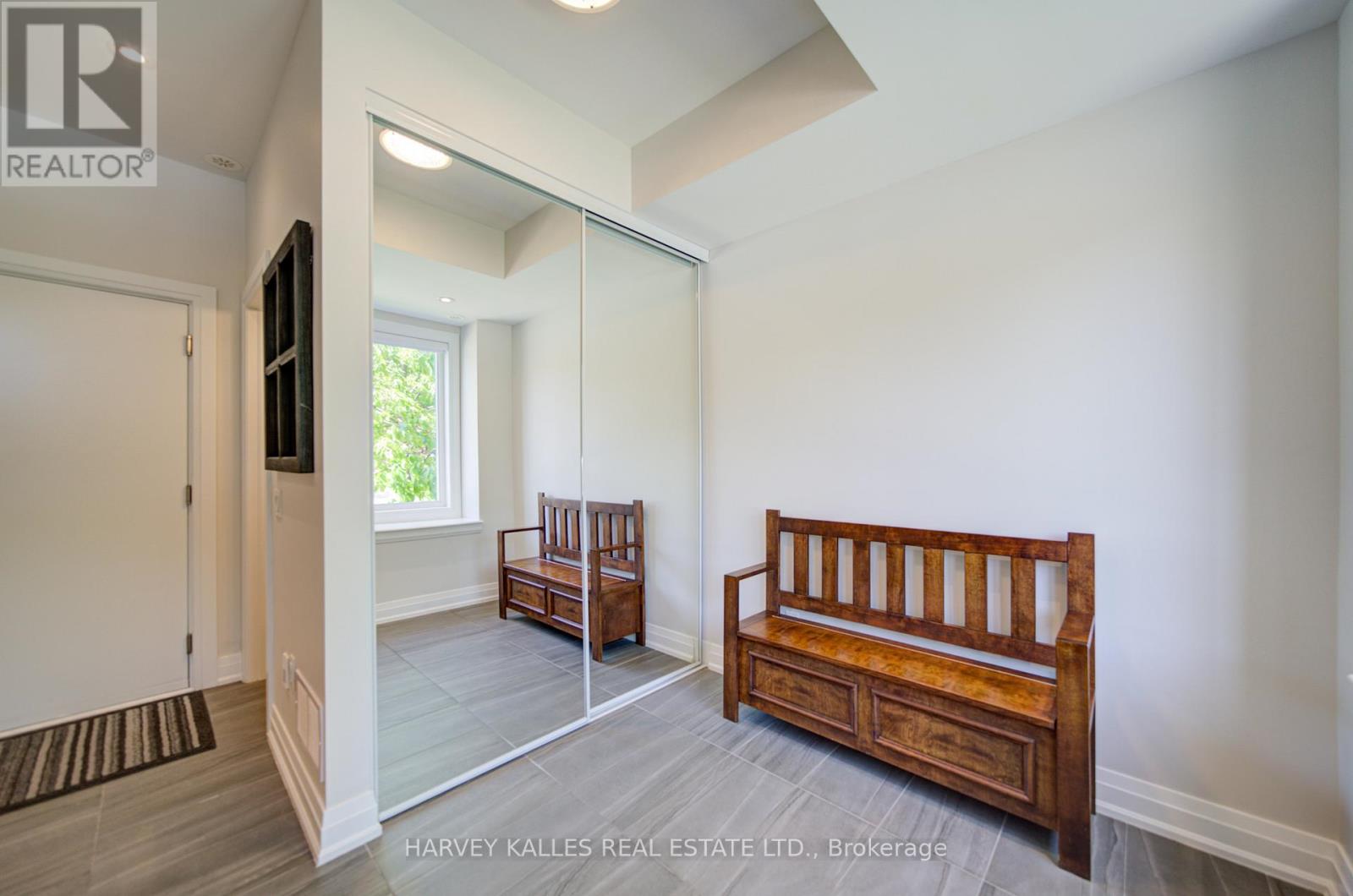 1130a Islington Avenue, Toronto, Ontario  M8Z 0G6 - Photo 5 - W13220416