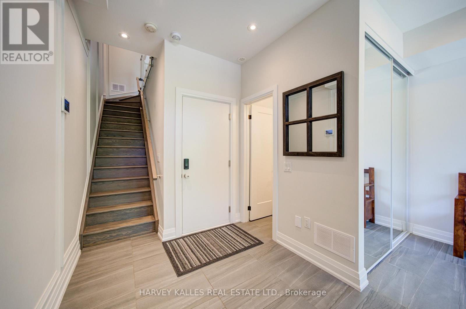 1130a Islington Avenue, Toronto, Ontario  M8Z 0G6 - Photo 6 - W13220416