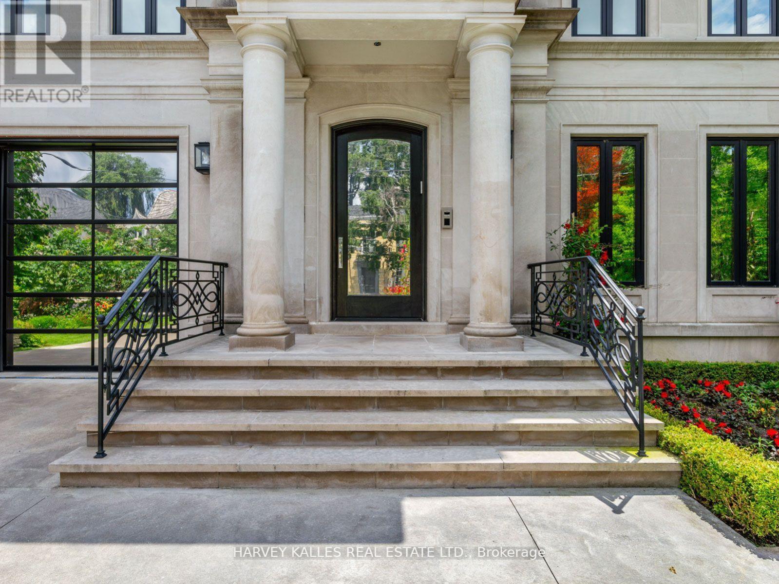 327 Cortleigh Boulevard, Toronto, Ontario M5N 1B2 - Photo 4 - C13224476