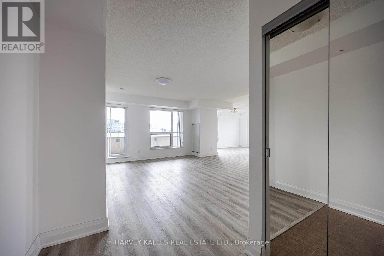 317 - 75 Norman Bethune Avenue, Richmond Hill, Ontario L4B 0B6 - Photo 3 - N13232794