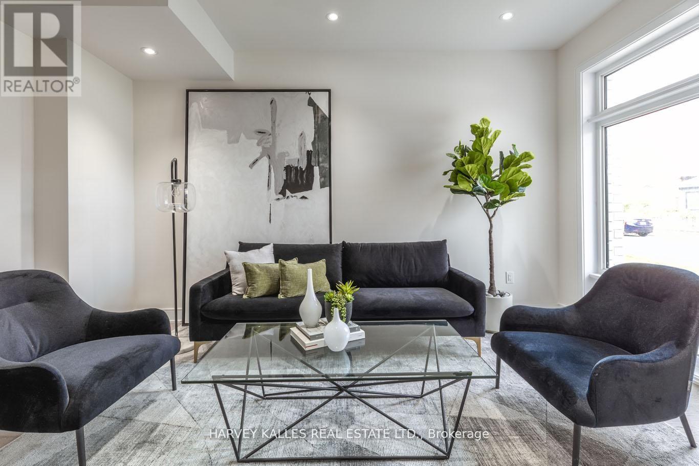 11 Innes Avenue, Toronto, Ontario  M6E 0B2 - Photo 6 - W13262064