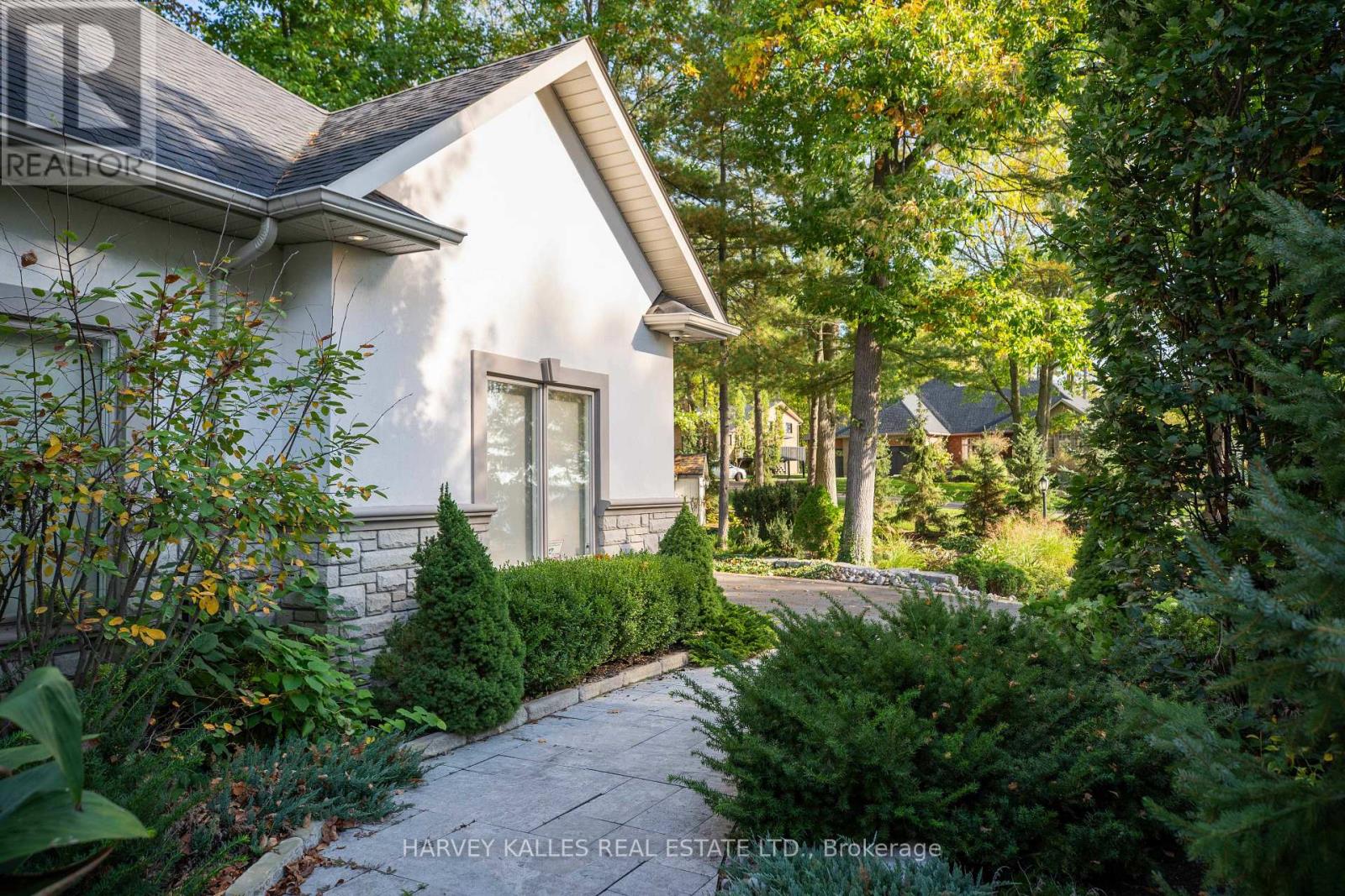 6 Georgina Drive, Barrie, Ontario L4M 1E9 - Photo 6 - S13343102