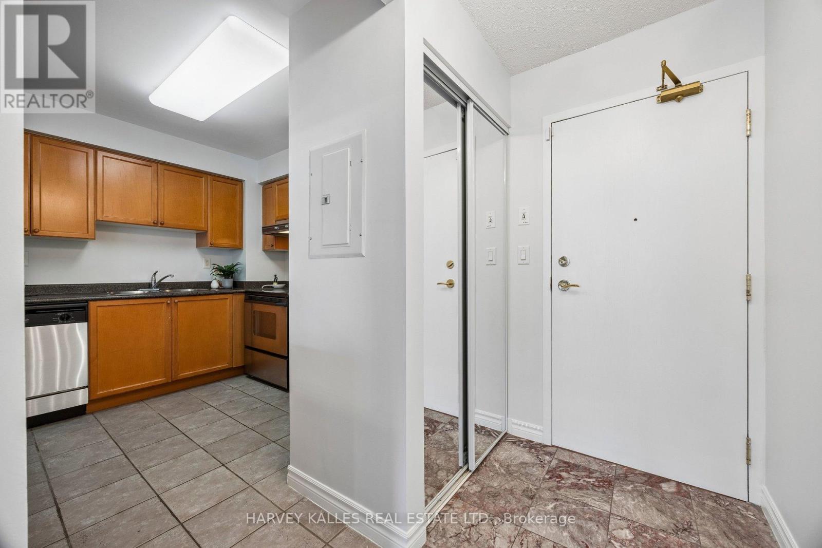 302 - 745 New Westminster Drive, Vaughan, Ontario L4J 8J9 - Photo 7 - N13413430