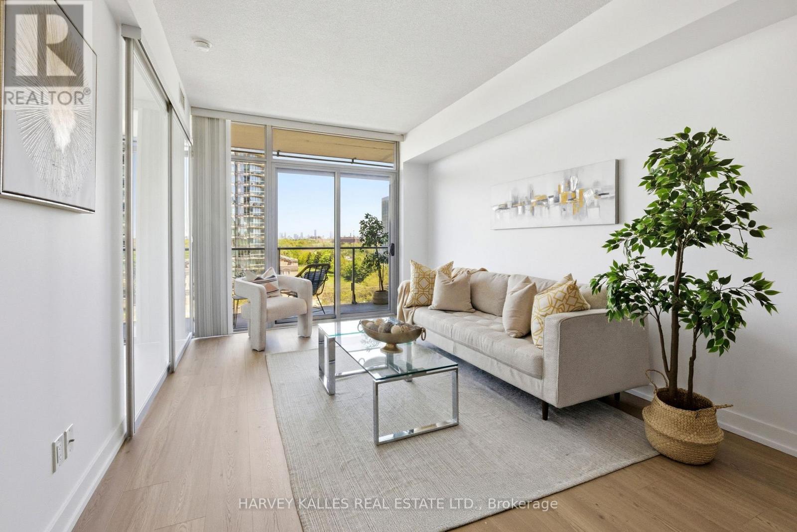 701 - 103 THE QUEENSWAY, Toronto, Ontario