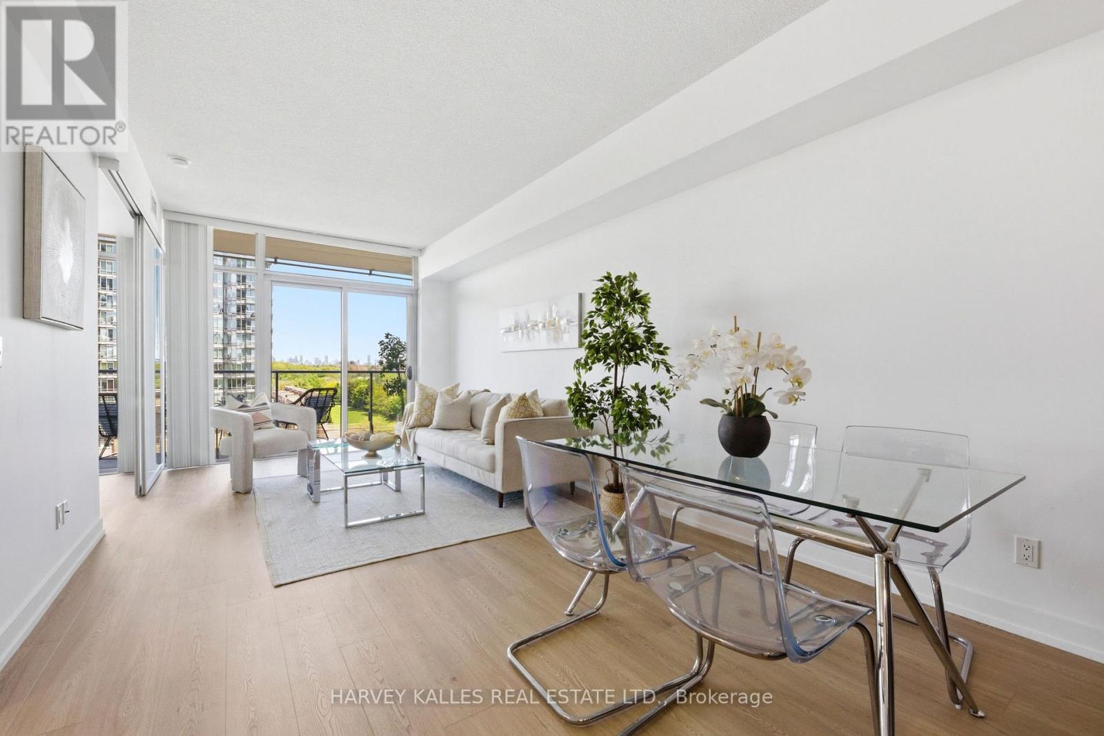 701 - 103 The Queensway, Toronto, Ontario M6S 5B3 - Photo 3 - W13415216