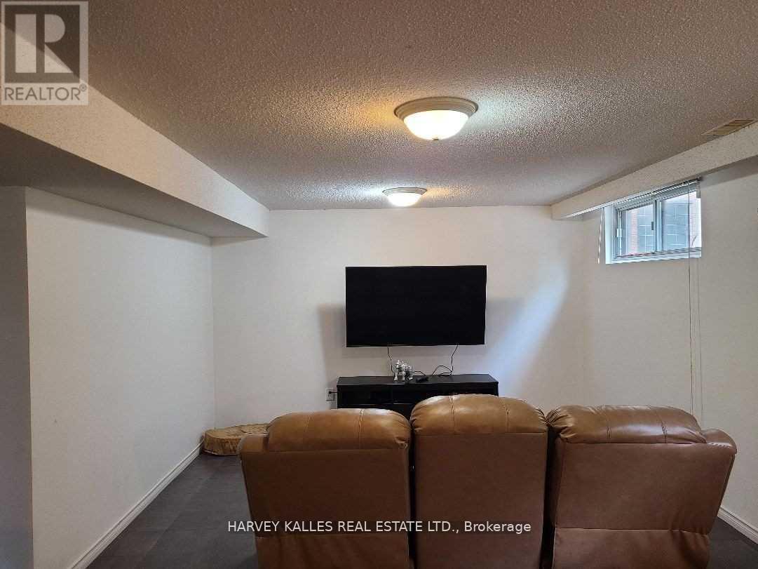 Lower - 2379 Hensall Street, Mississauga, Ontario  L5A 2T1 - Photo 4 - W13415898